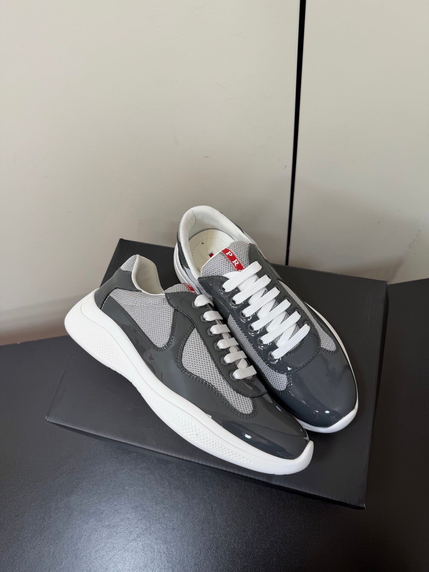 PRA 26S Casual Sneakers Gray Patent Leather 618928
