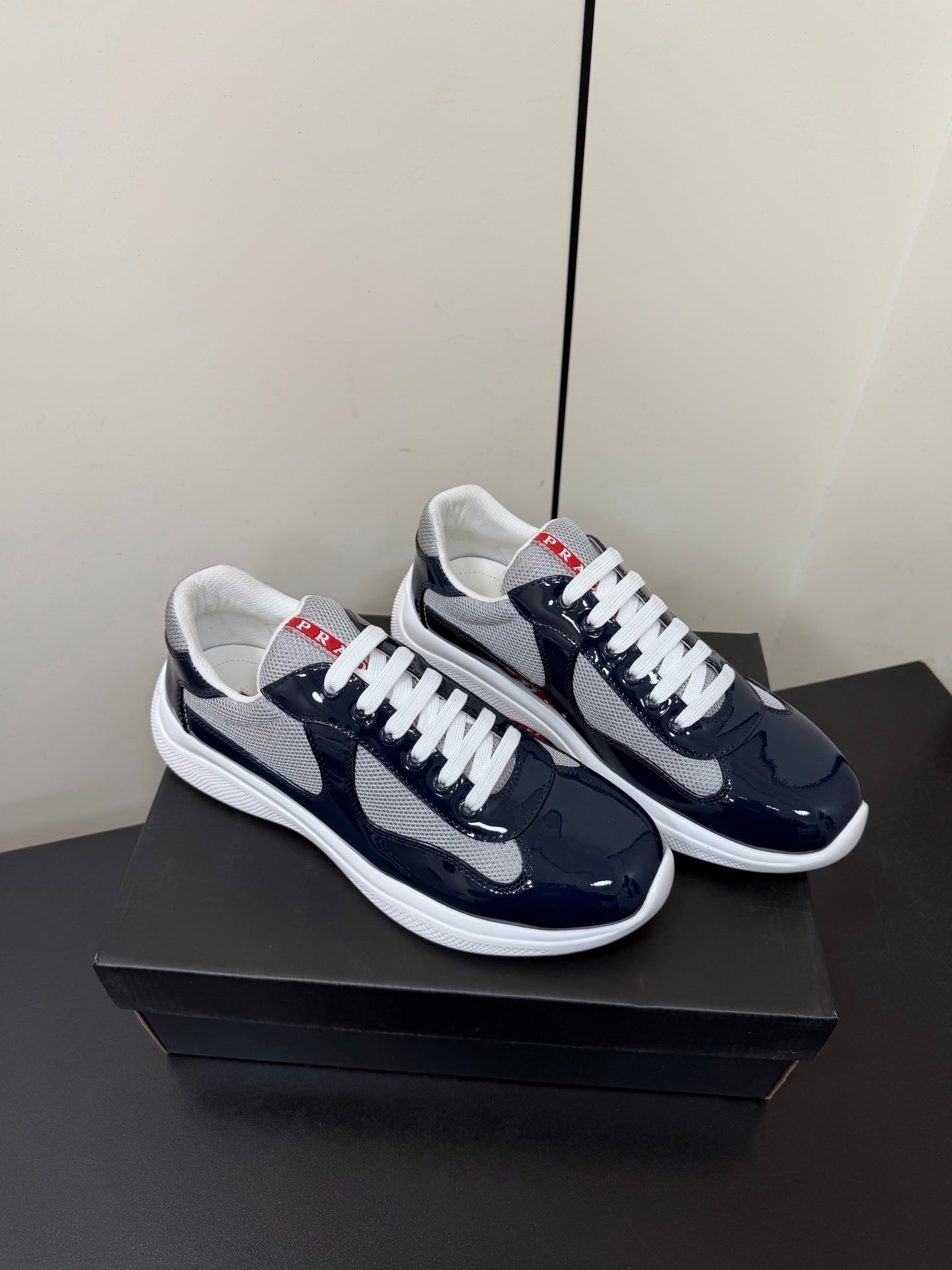 PRA 26S Casual Sneakers Gray Dark Blue Patent Leather 618929