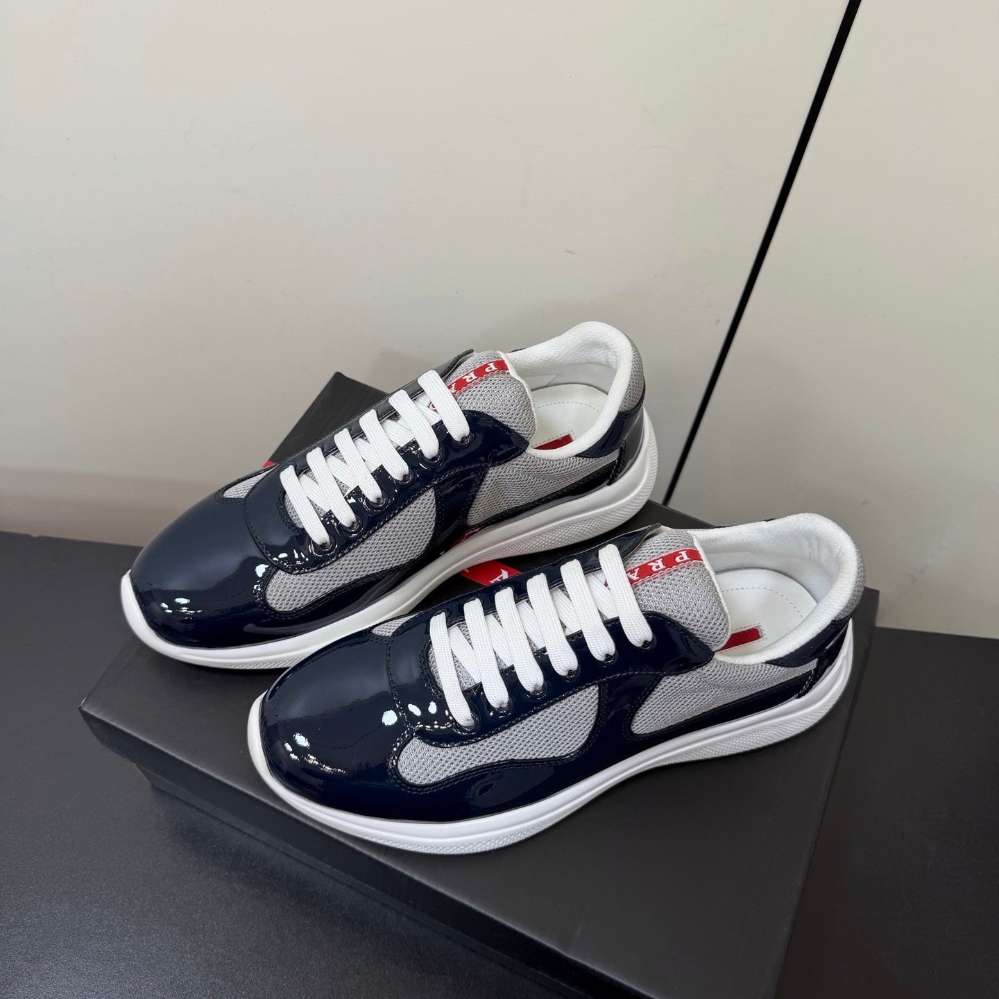 PRA 26S Casual Sneakers Gray Dark Blue Patent Leather 618929