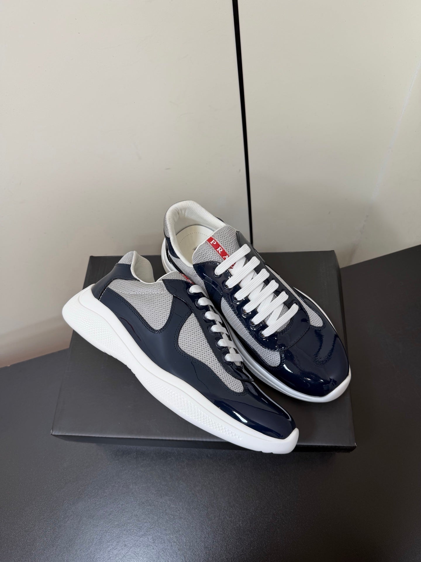 PRA 26S Casual Sneakers Gray Dark Blue Patent Leather 618929