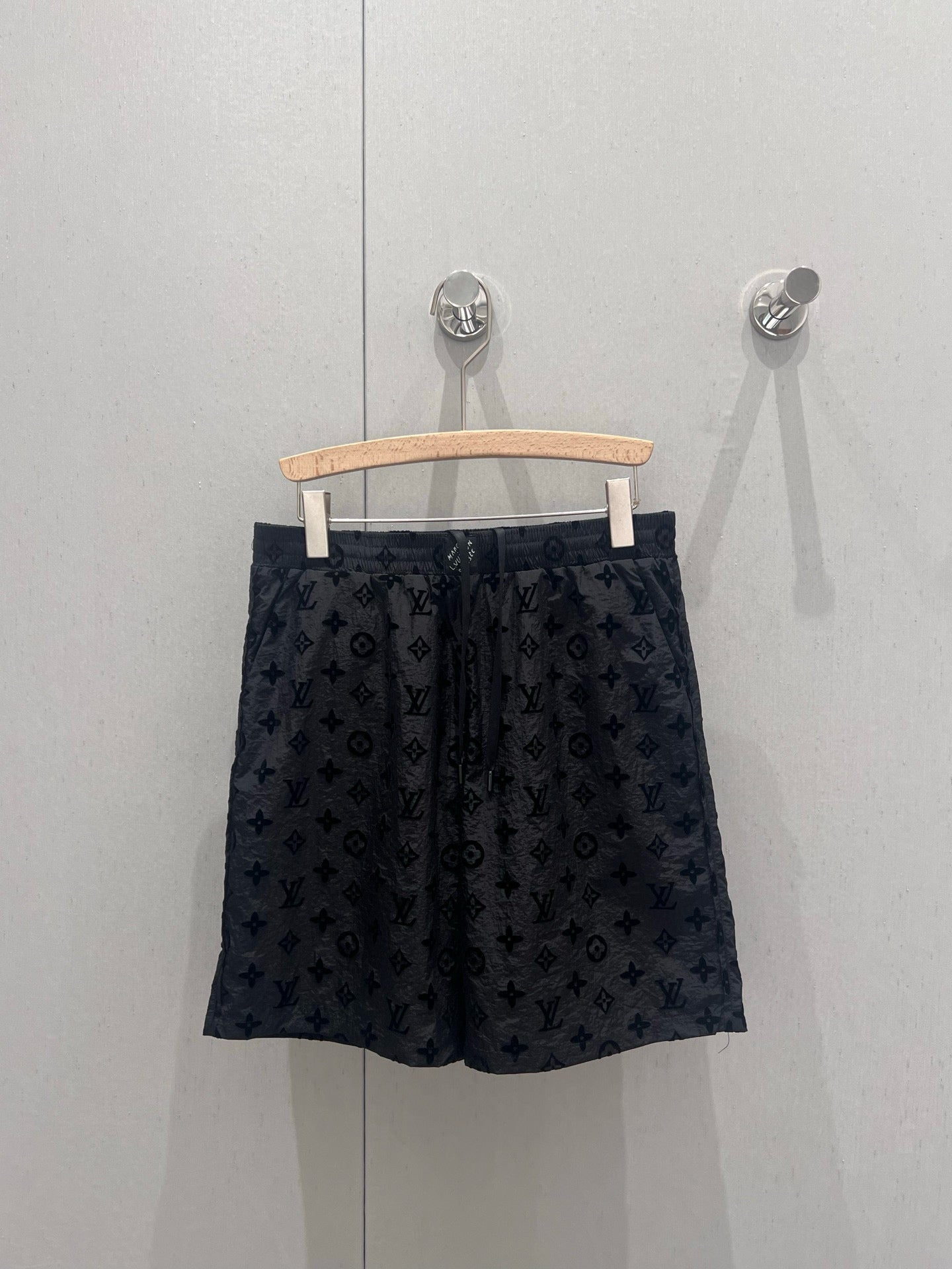 LV 25 Set Short Black Silk 214990