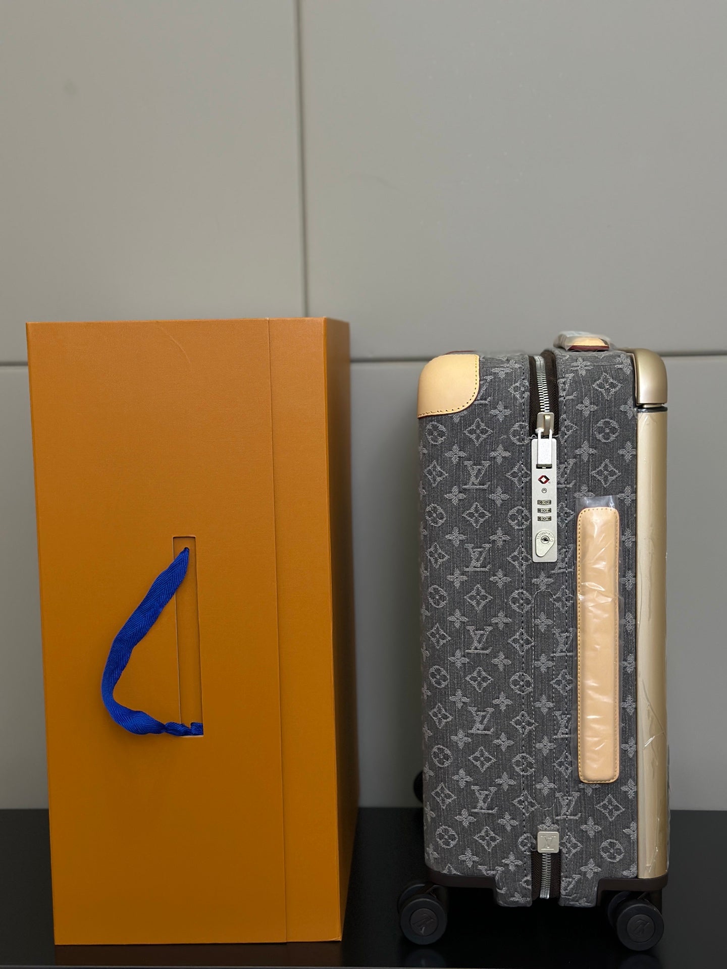 LV 2025 Horizon 55 Monogram Suitcase Cloudy Gray Denim Fabric 273842