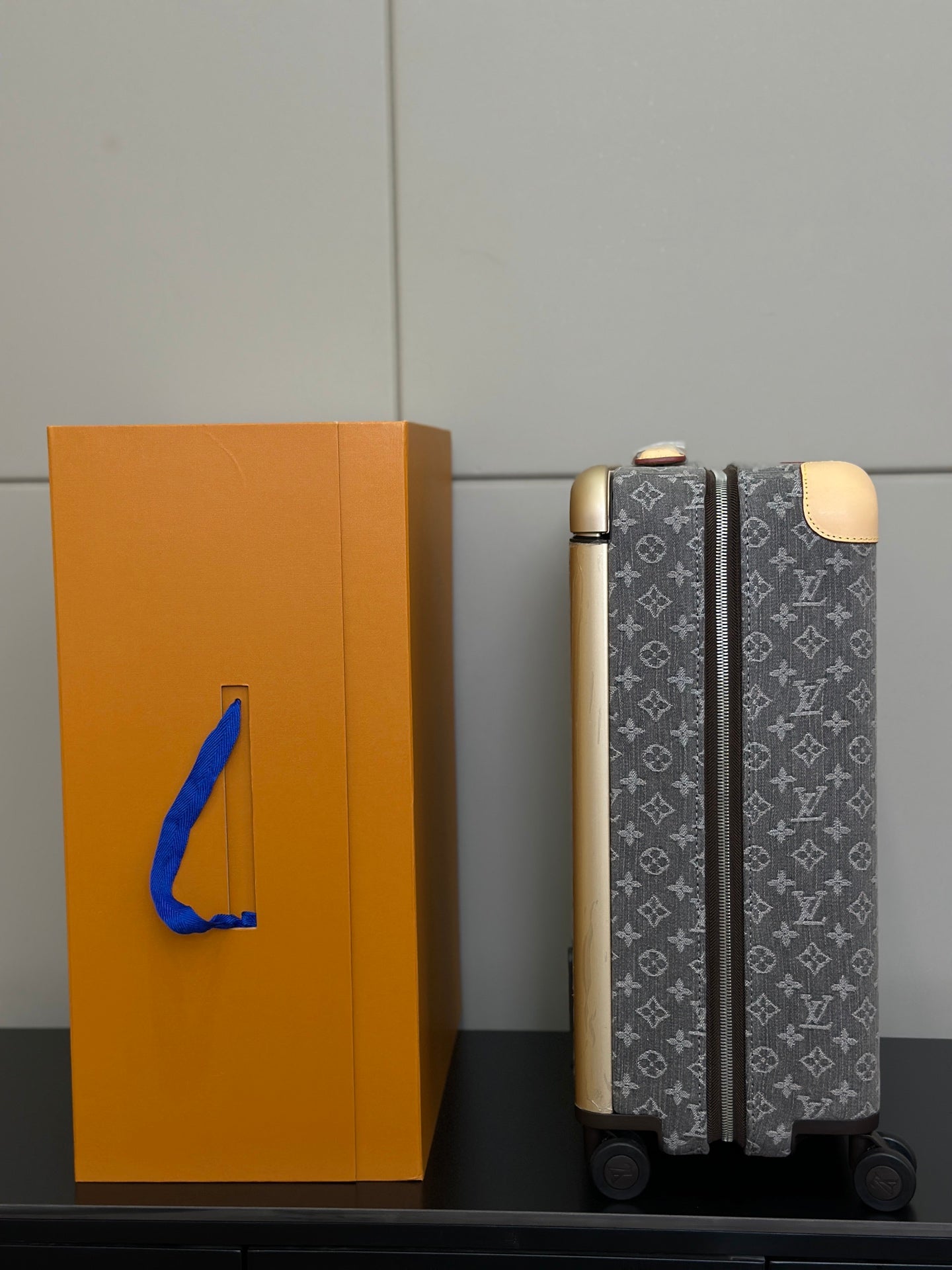 LV 2025 Horizon 55 Monogram Suitcase Cloudy Gray Denim Fabric 273842