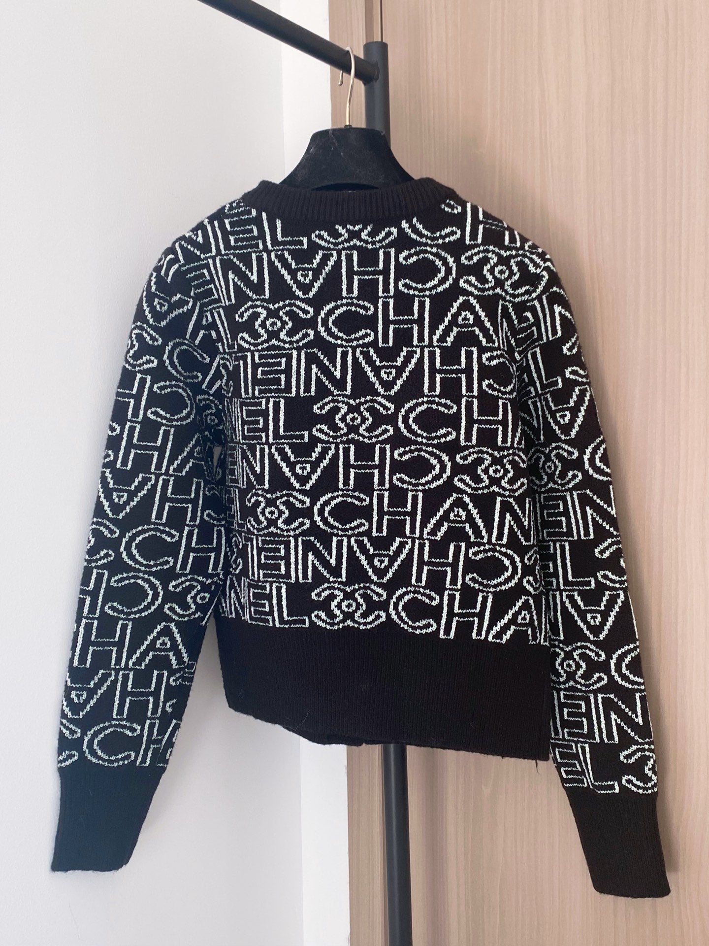 Chanel 2025 Cardigan Brown mix White Cashmere 88260