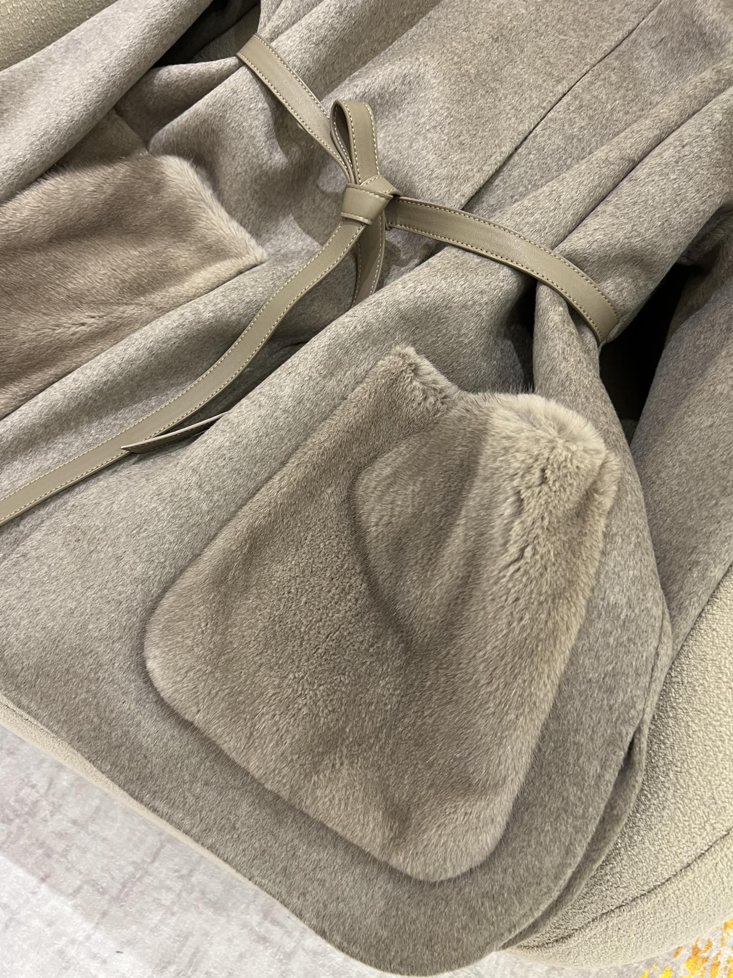 LP 25 Crew Neck Coat Light Gray Cashmere Fur 303966