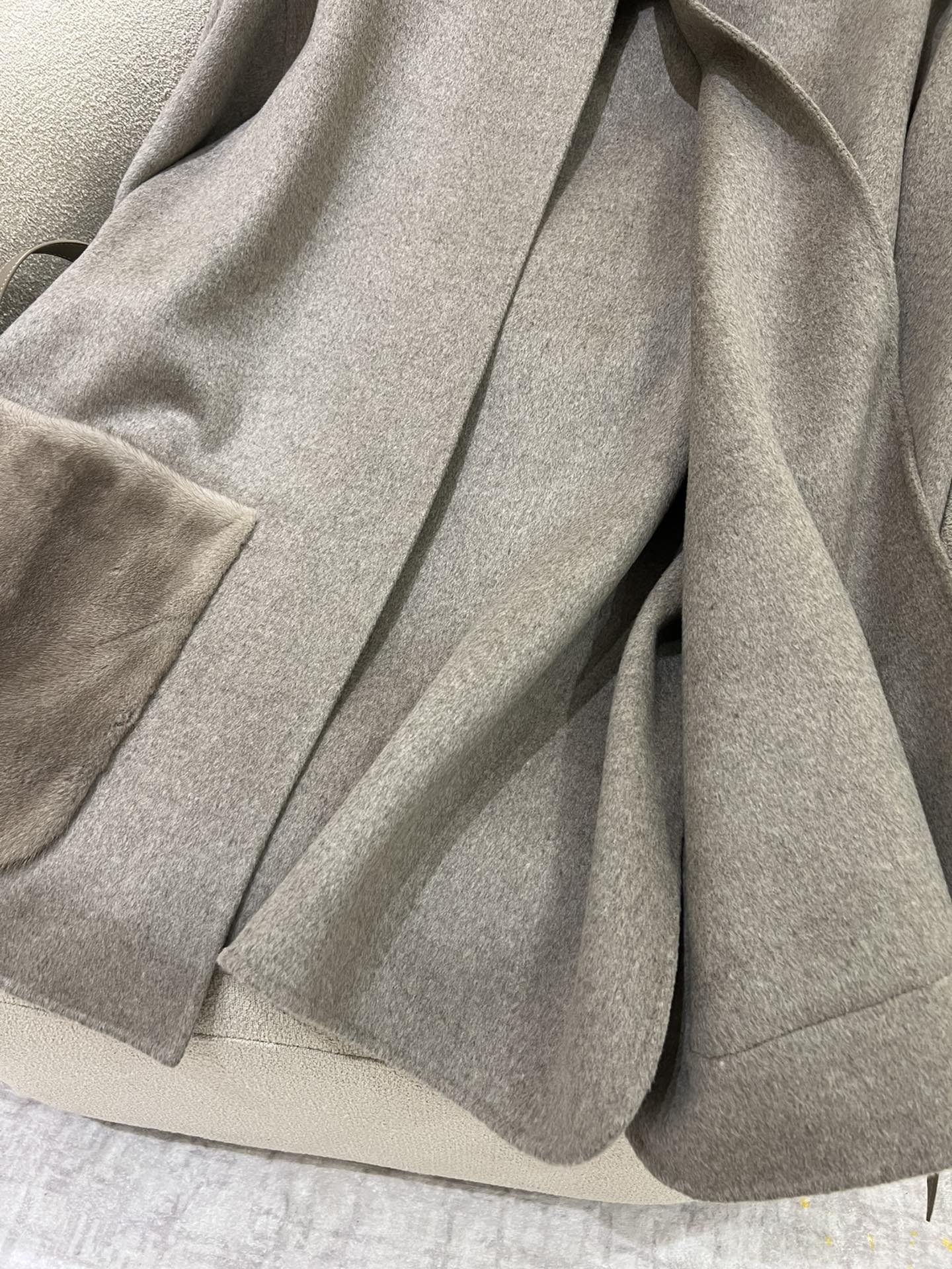 LP 25 Crew Neck Coat Light Gray Cashmere Fur 303966