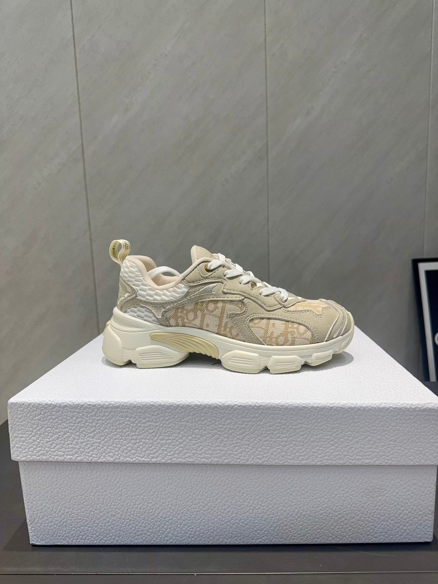 CD platform casual sneaker cream suede mesh 539675