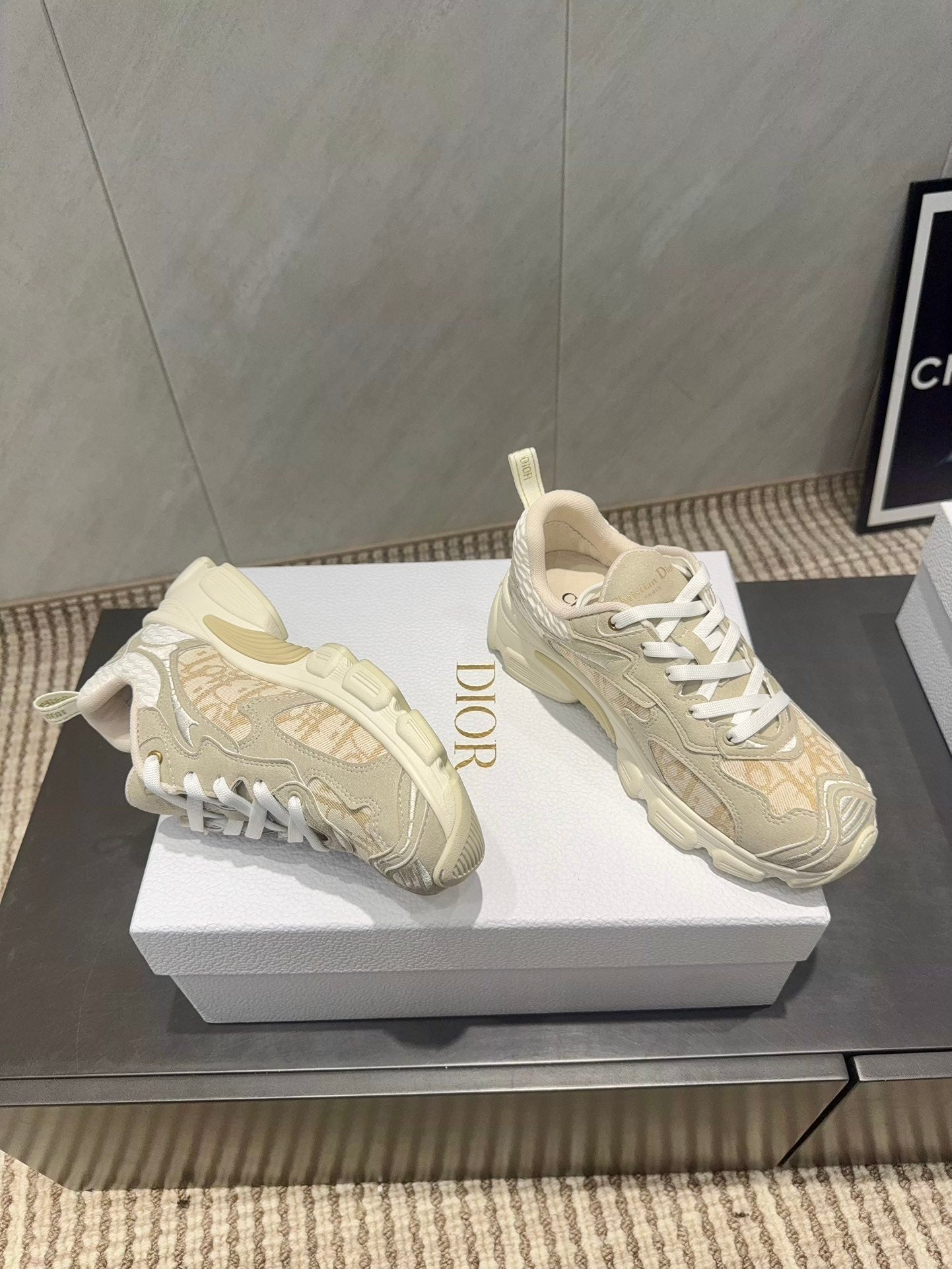 CD platform casual sneaker cream suede mesh 539675