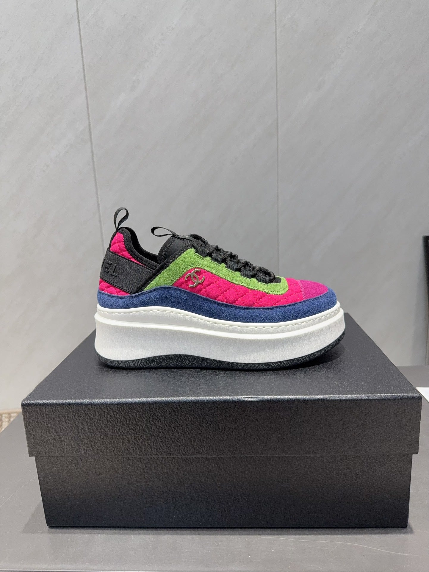 Chanel 25 Sneaker Multicolor Suede 540302