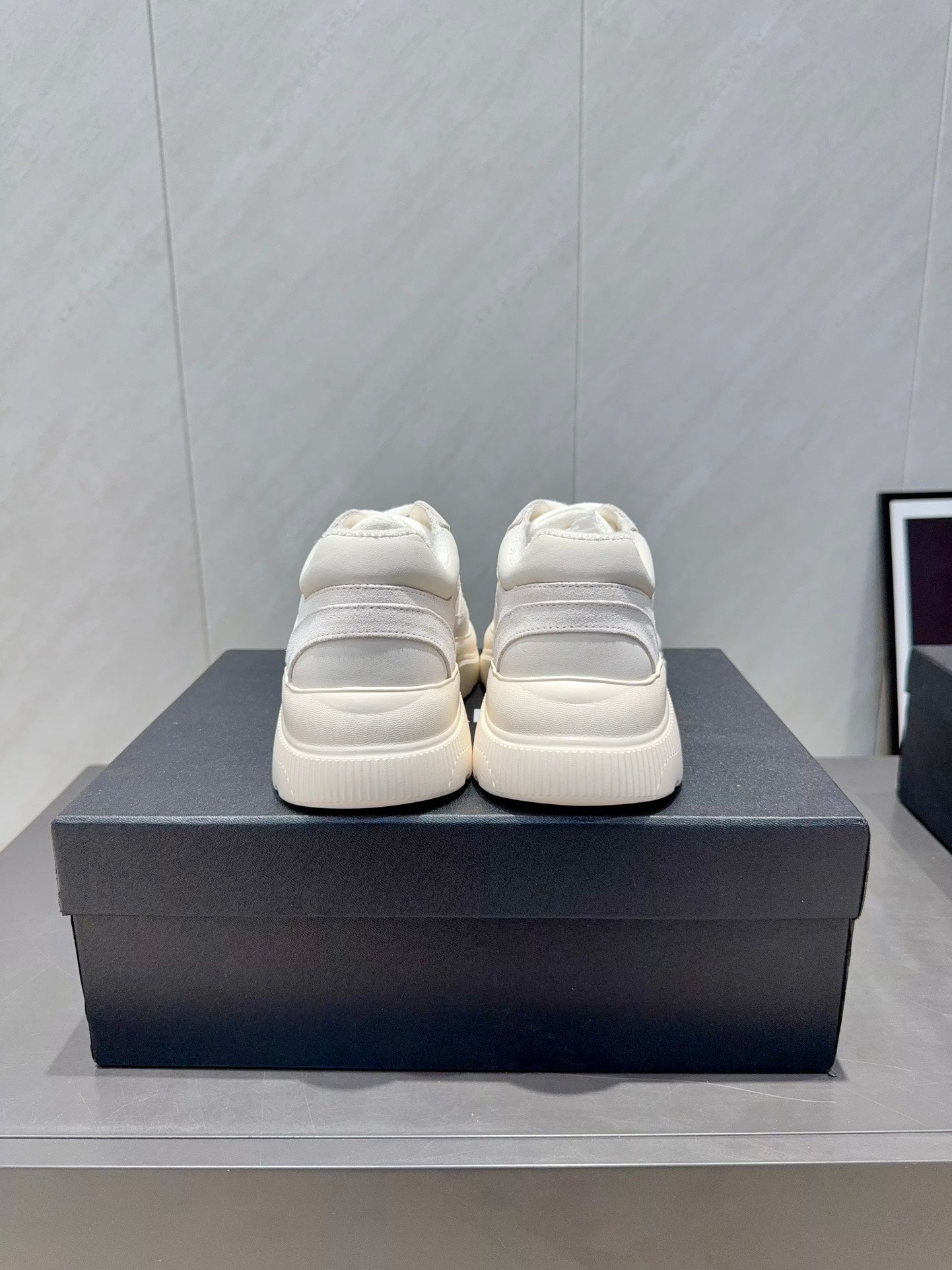 Chanel 25 Sneaker Ivory Suede Cowhide 540328