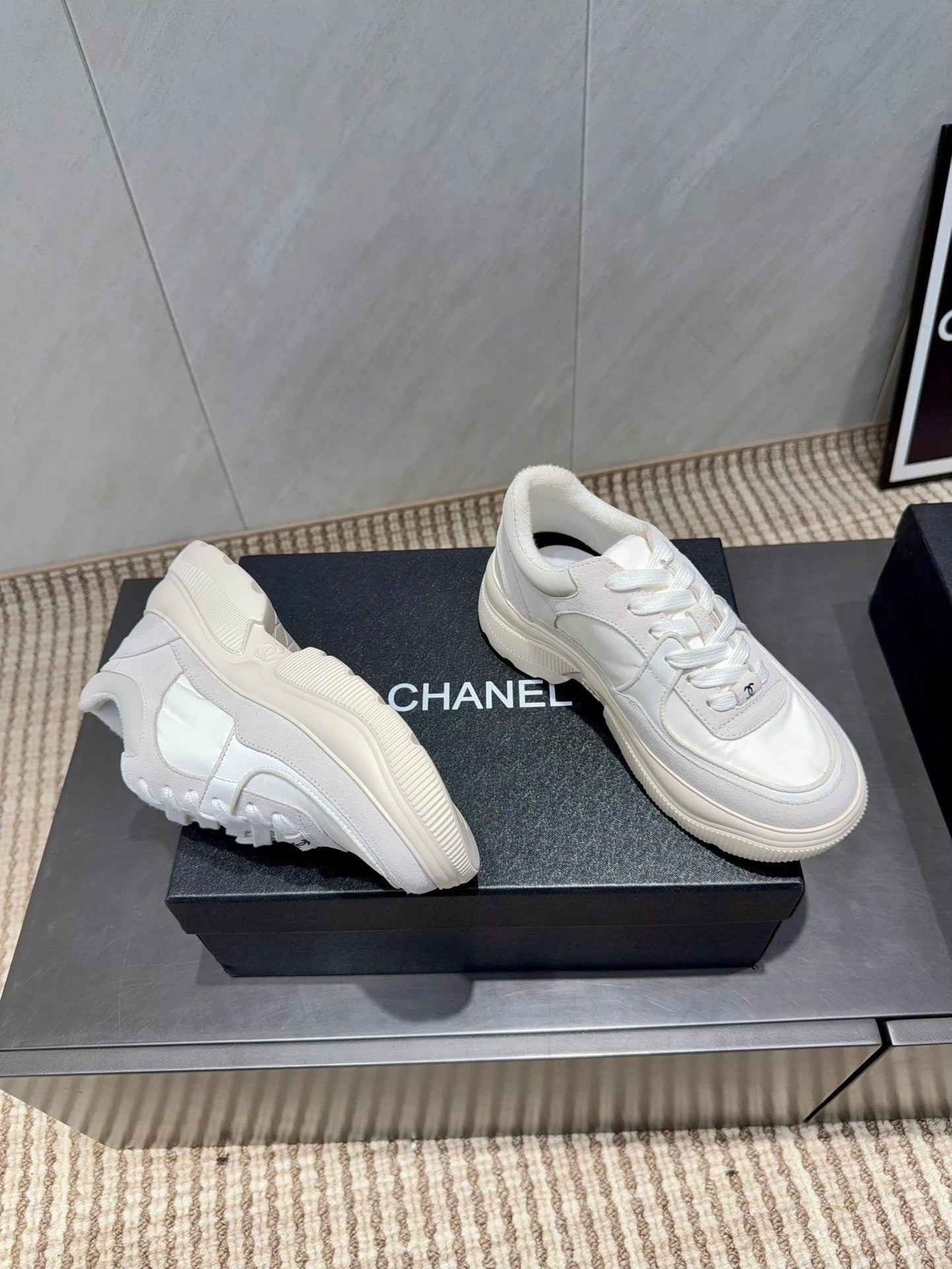 Chanel 25 Sneaker Ivory Suede Cowhide 540328