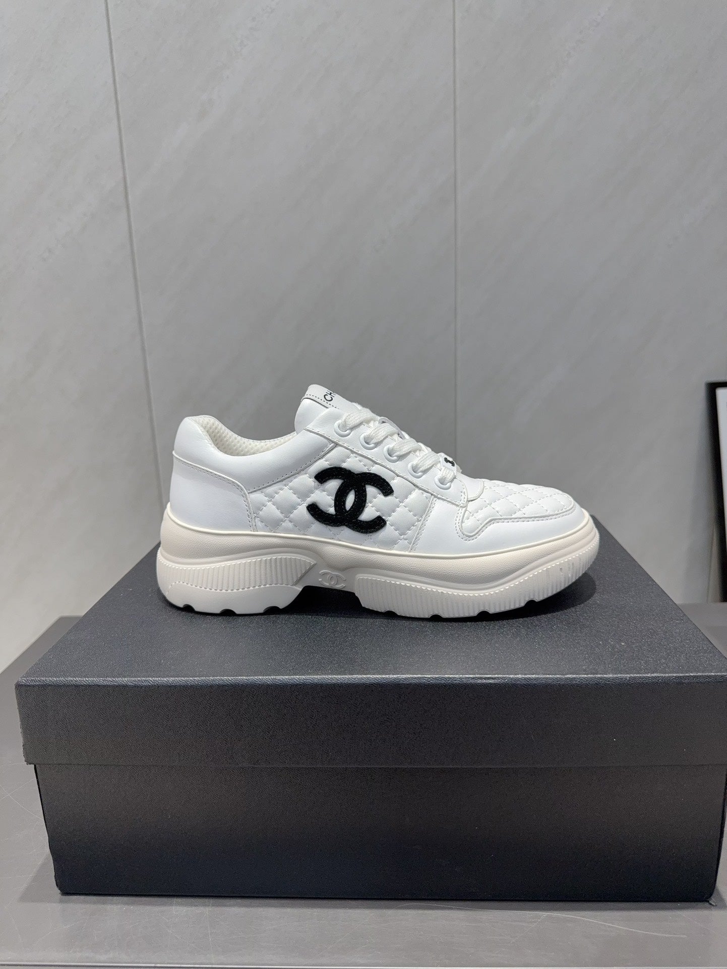 Chanel 25 Sneaker White Cowhide 540334