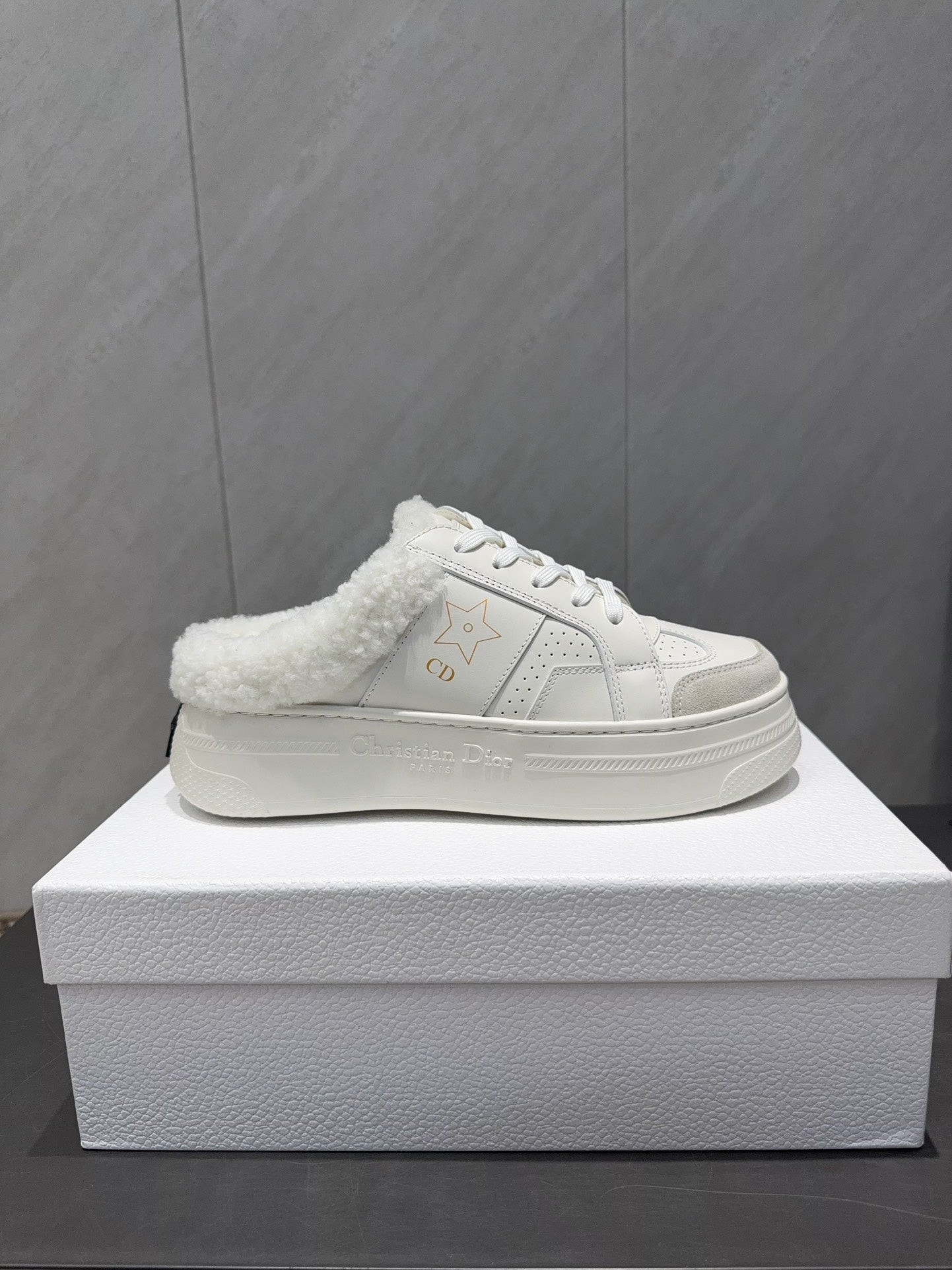 CD Star sneakers white cowhide wool 539687