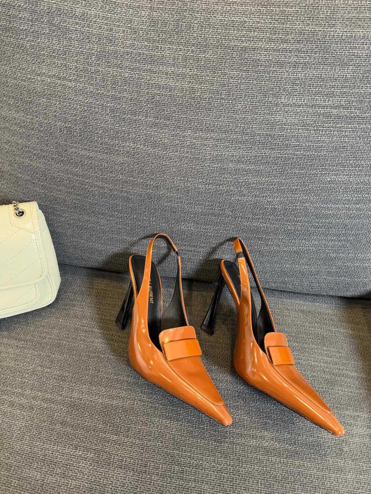 POINTED-TOE SLINGBACK PUMPS IN TANGERINE ORANGE SHINY CALFSKIN