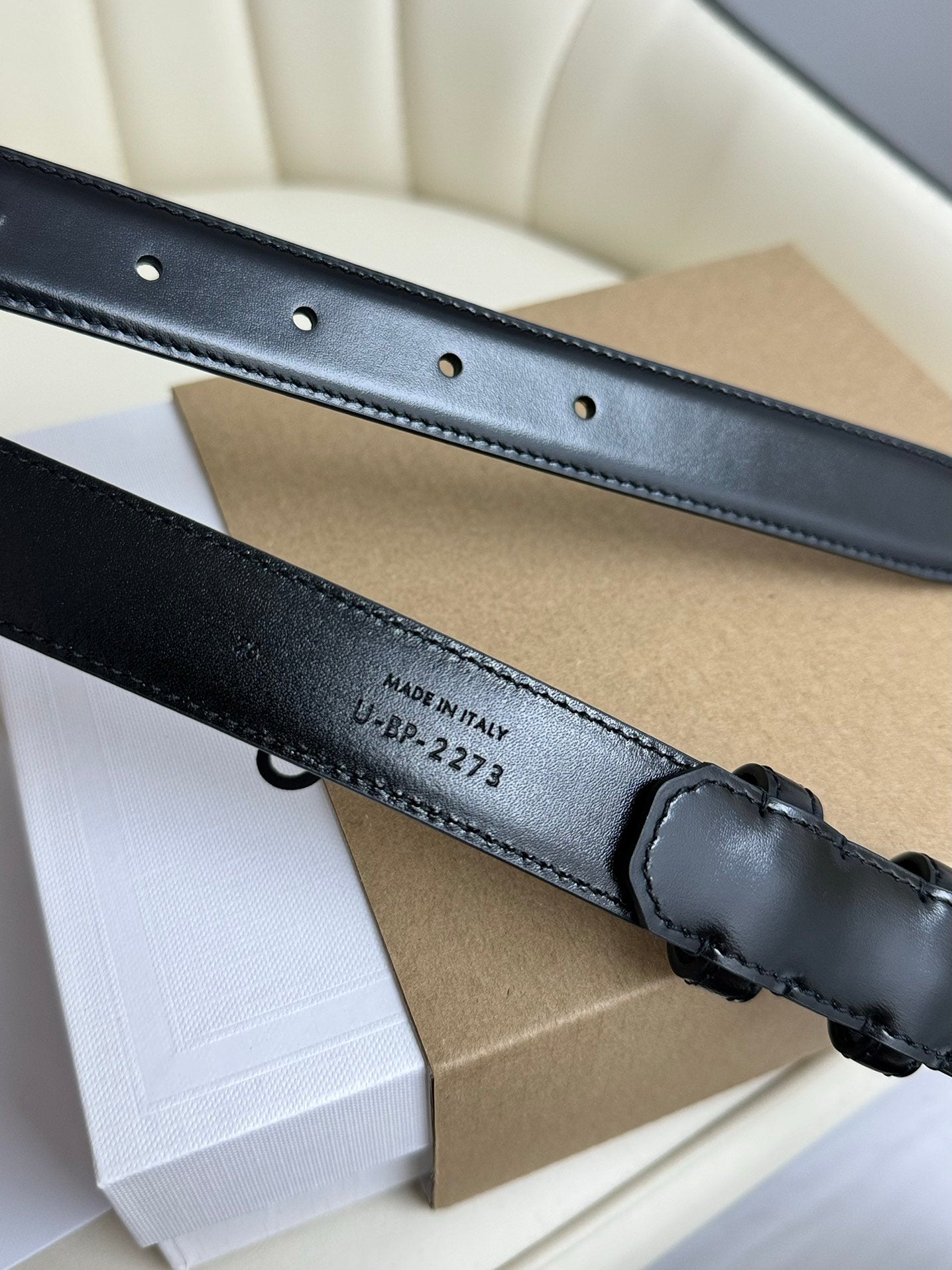 MEDIUM TRIOMPHE BELT 25MM BLACK LEATHER GOLD HARDWARE