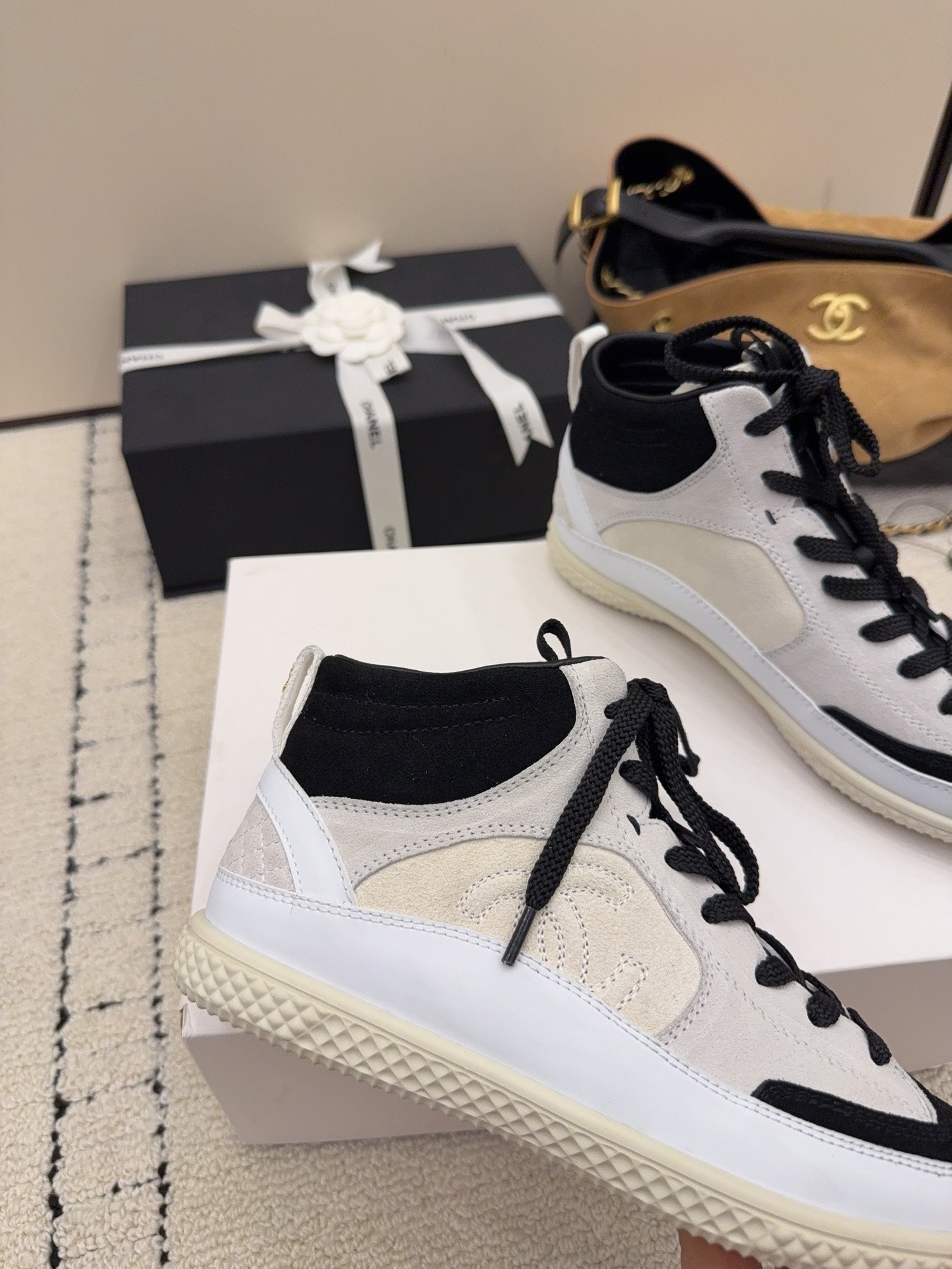 CC 26 High-top Sneaker White mix Black Suede 589099