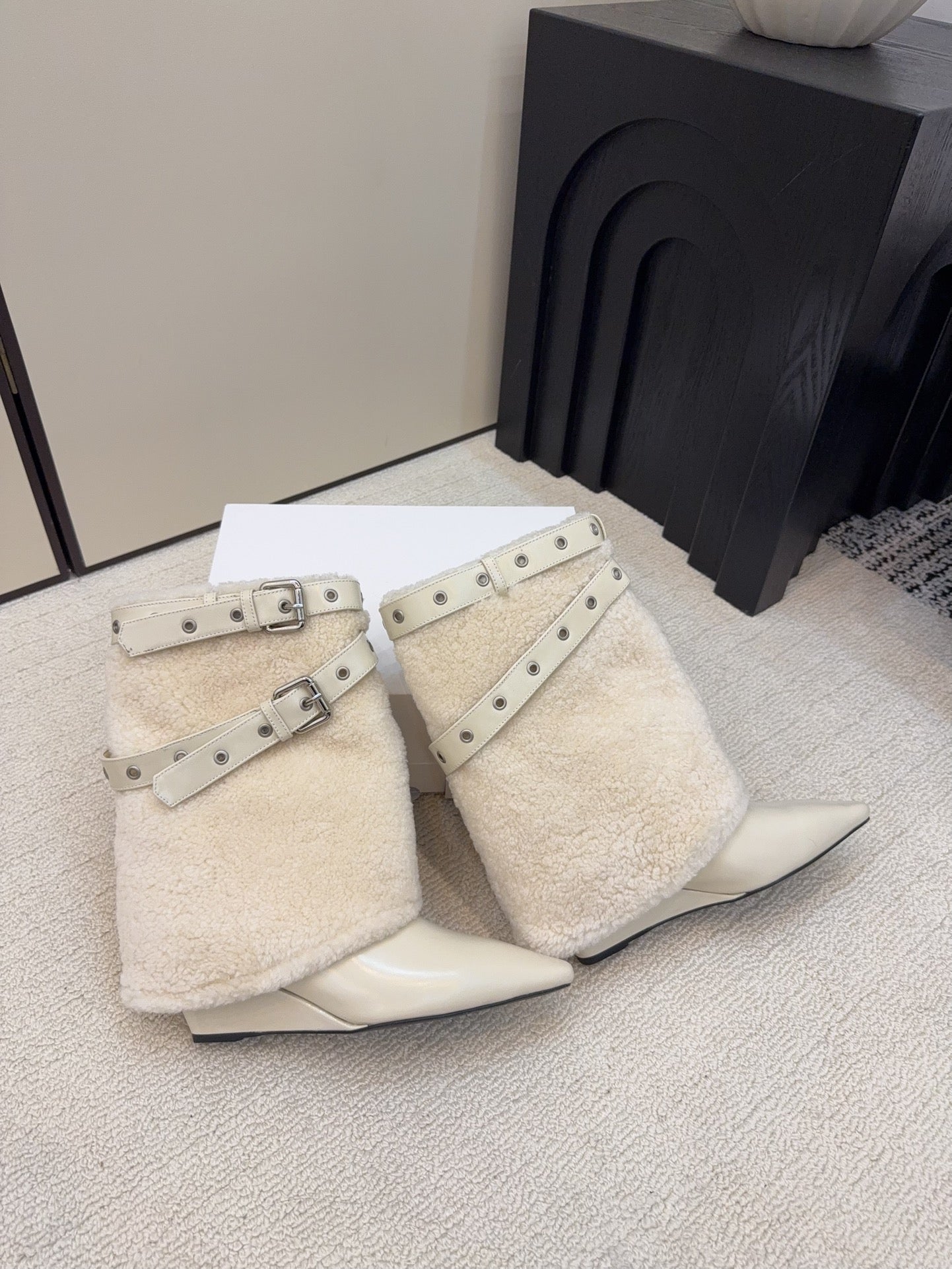 CC 26 Ankle Boot With Buckle Off-white Cowhide Wool 589110