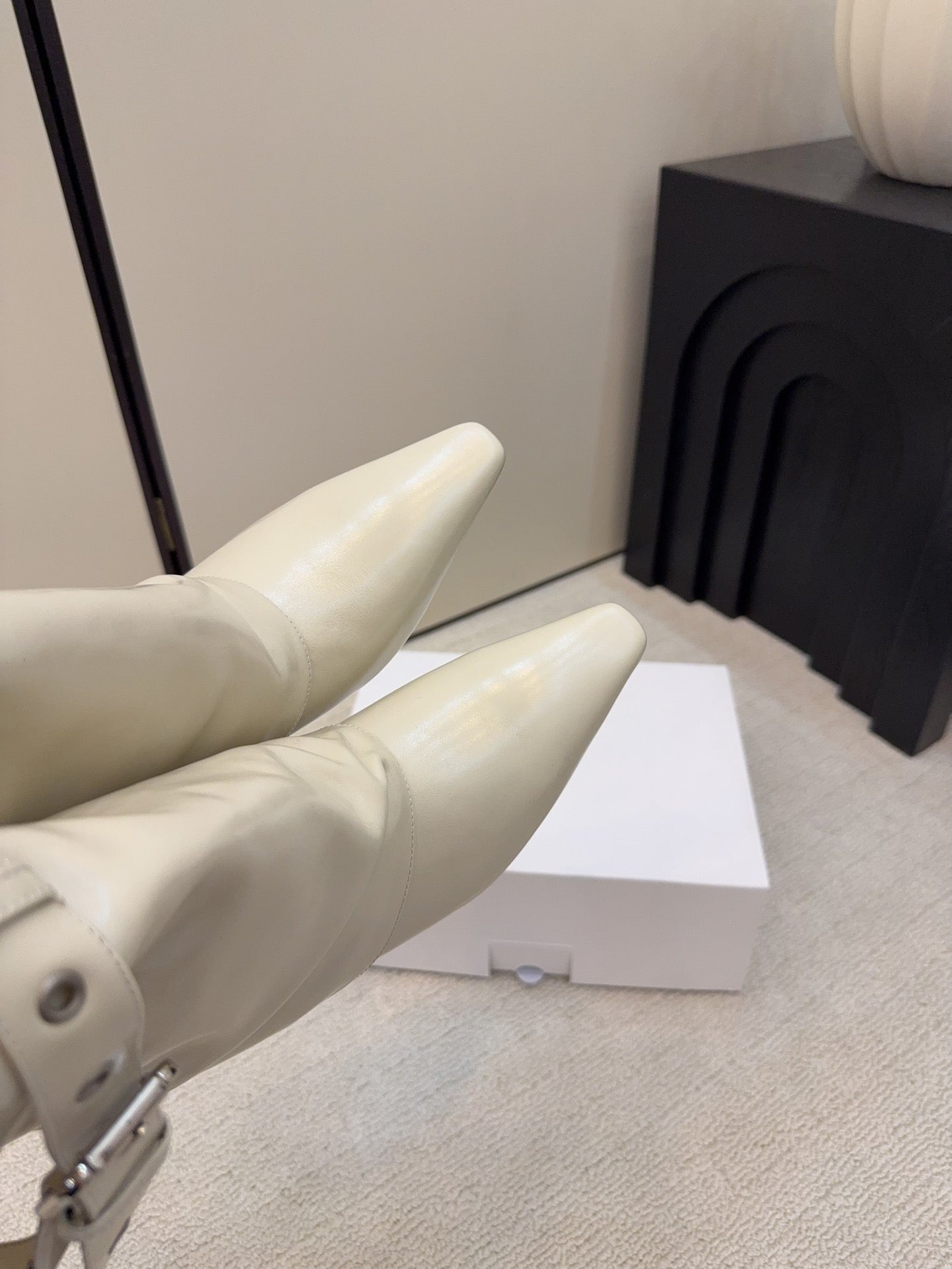 CC 26 Ankle Boot With Buckle Off-white Cowhide 589112