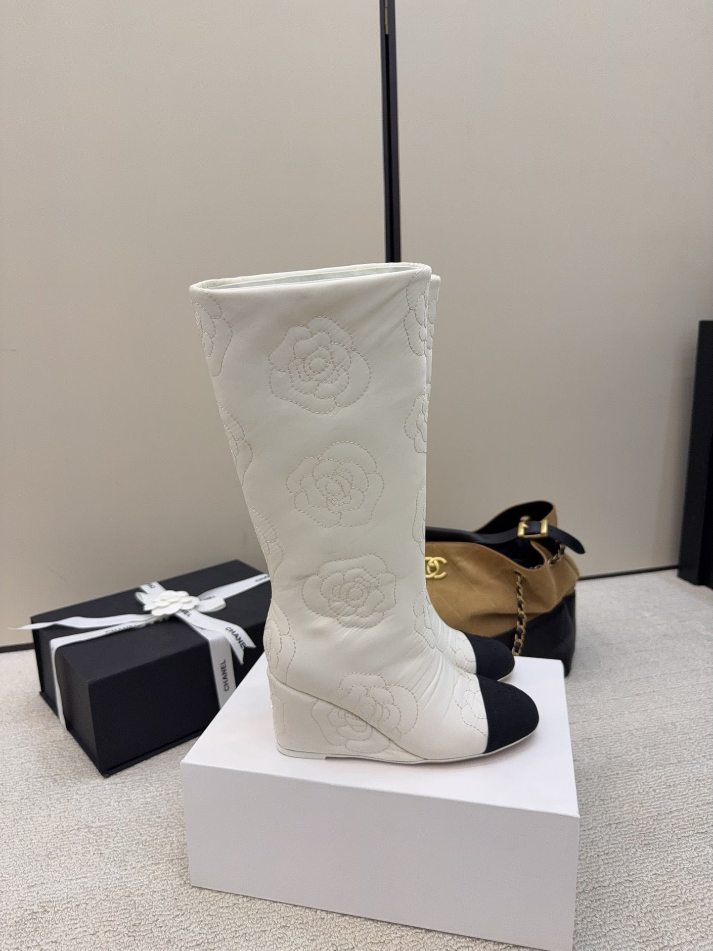 CC 26 Wedge Boot With Quilted Camellia Pattern White Black Fabric 588891
