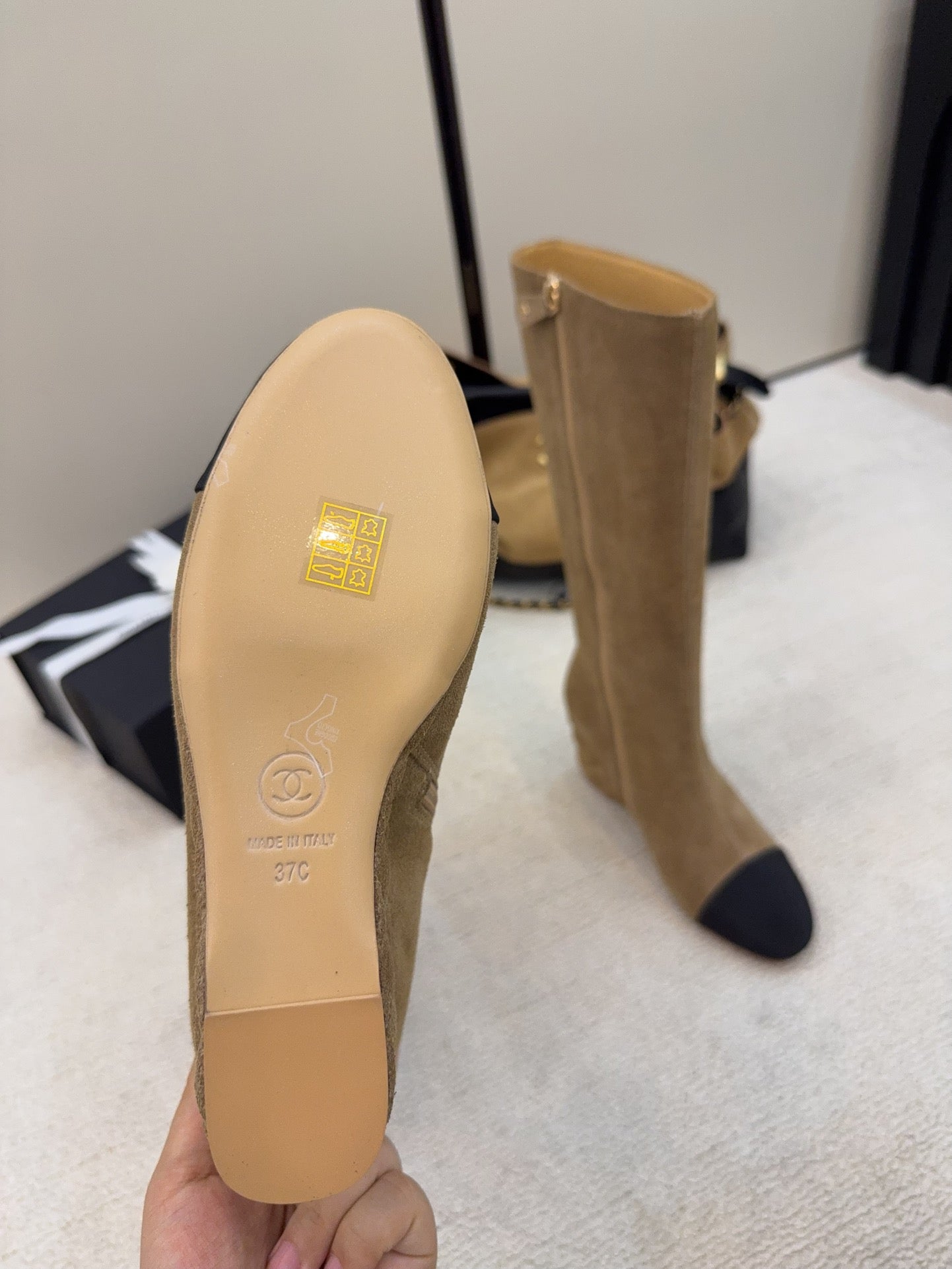 CC 26 Wedge Boot Tan Black Suede 588895