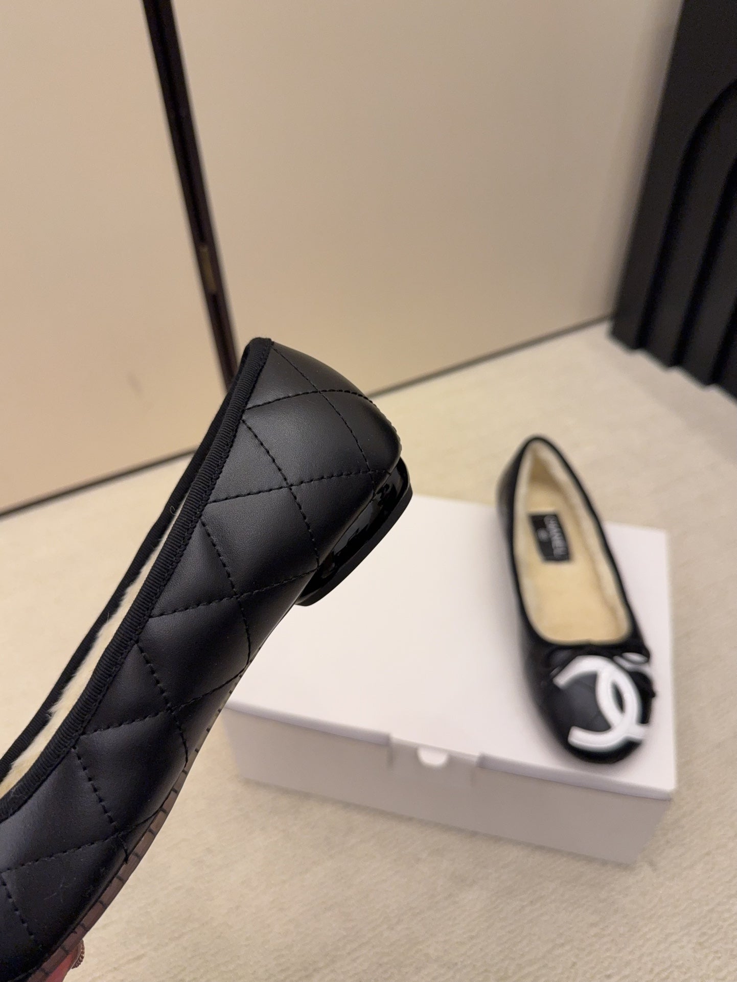 CC 26 Shearling Ballet Flat Black Beige White Cowhide Wool 588920