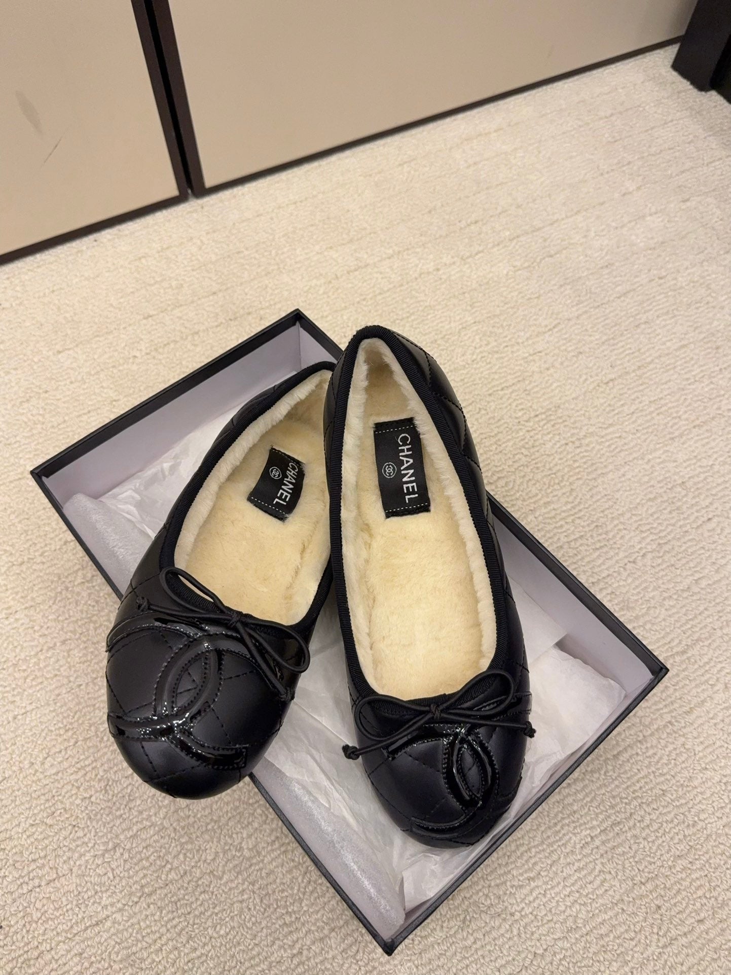 CC 26 Shearling Ballet Flat Black Beige Cowhide Wool 588921