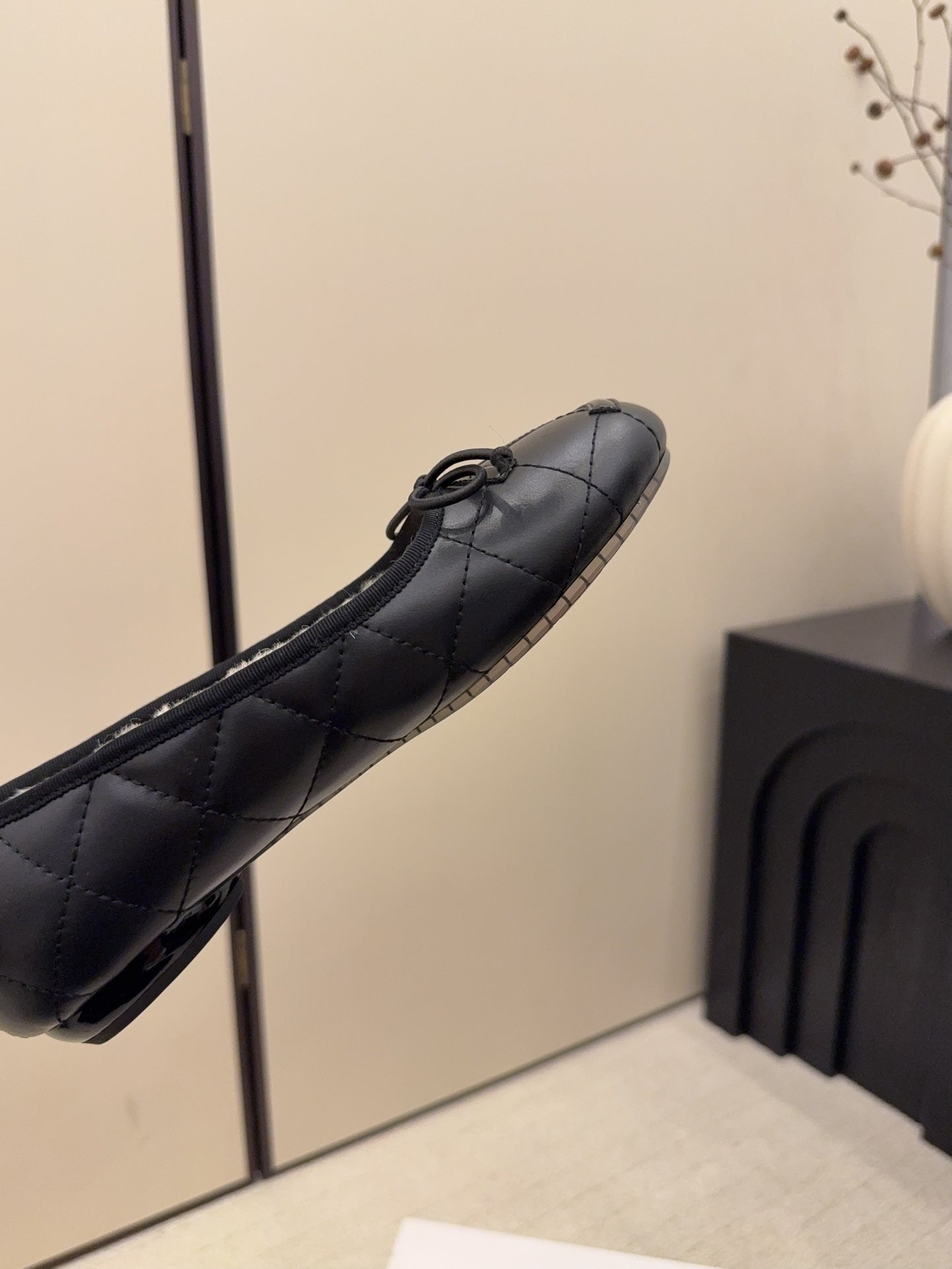 CC 26 Shearling Ballet Flat Black Beige Cowhide Wool 588921