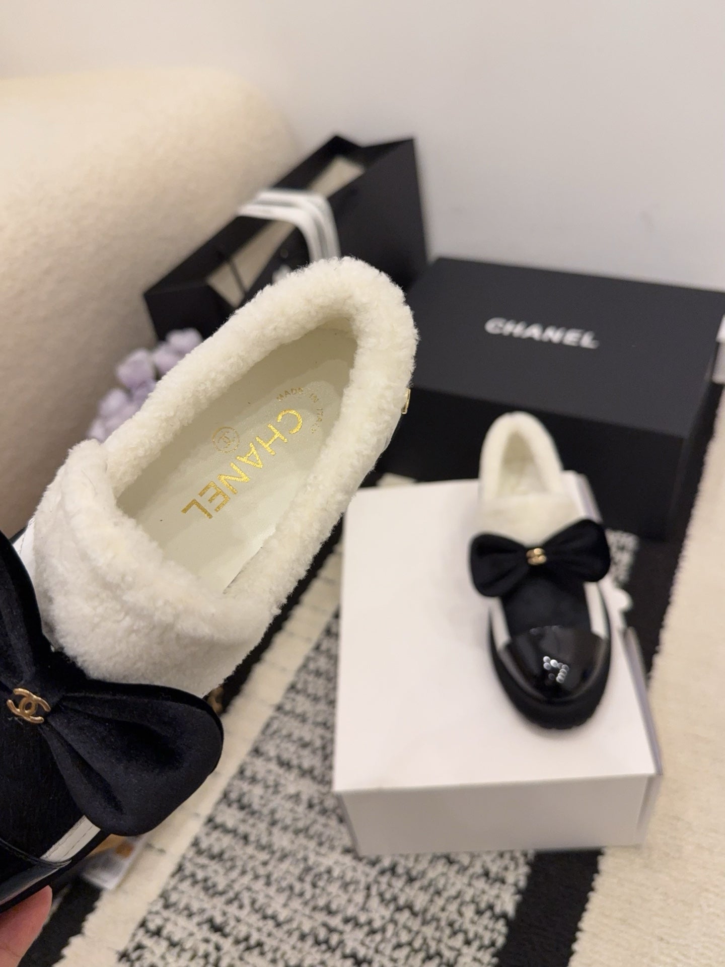 CC 26 Fur-lined Loafer With Bow Black White Wool Leather 588825