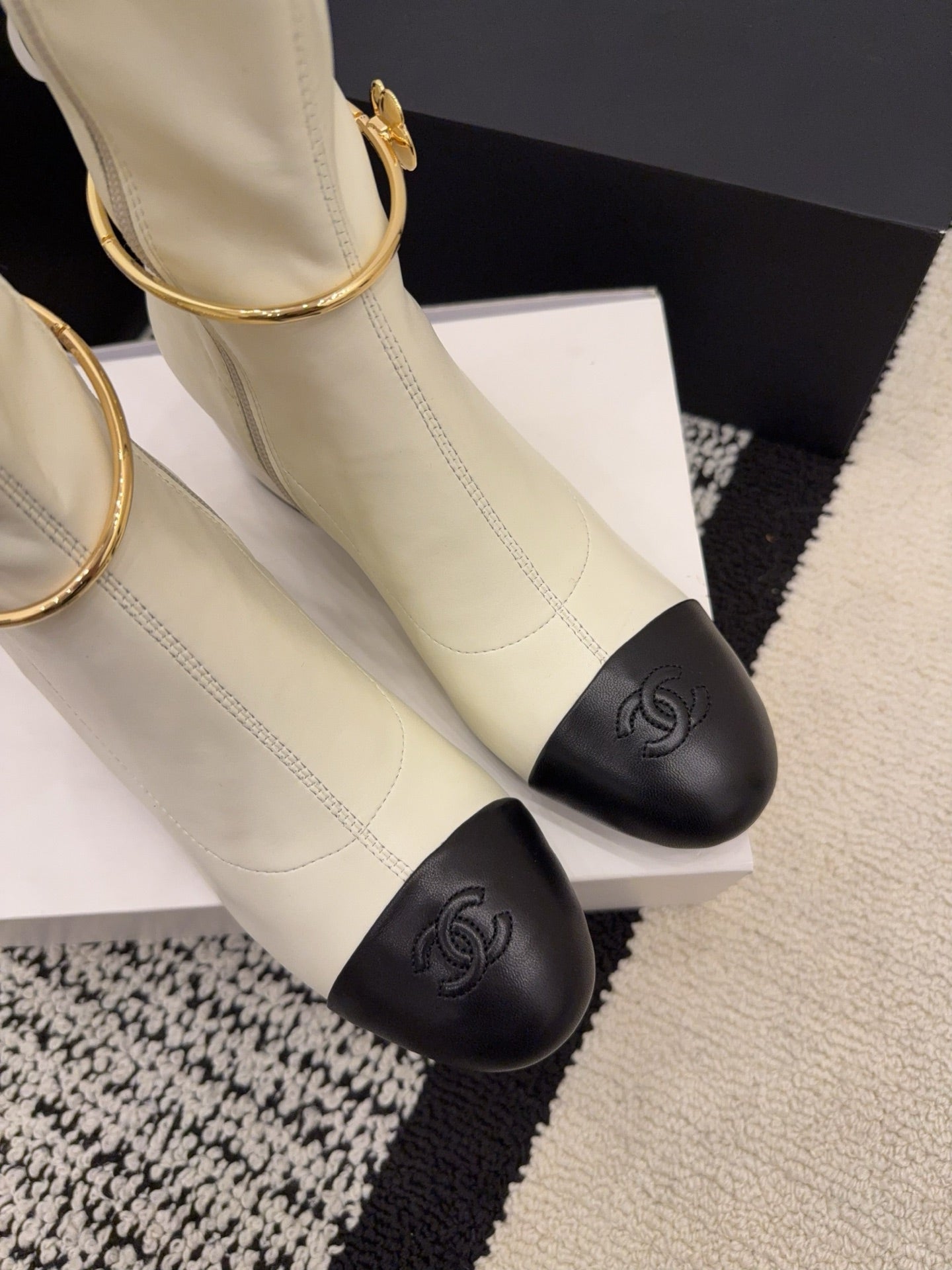 CC 26 Short Boot With Gold-tone Ankle Chain White Black Lambskin 588820