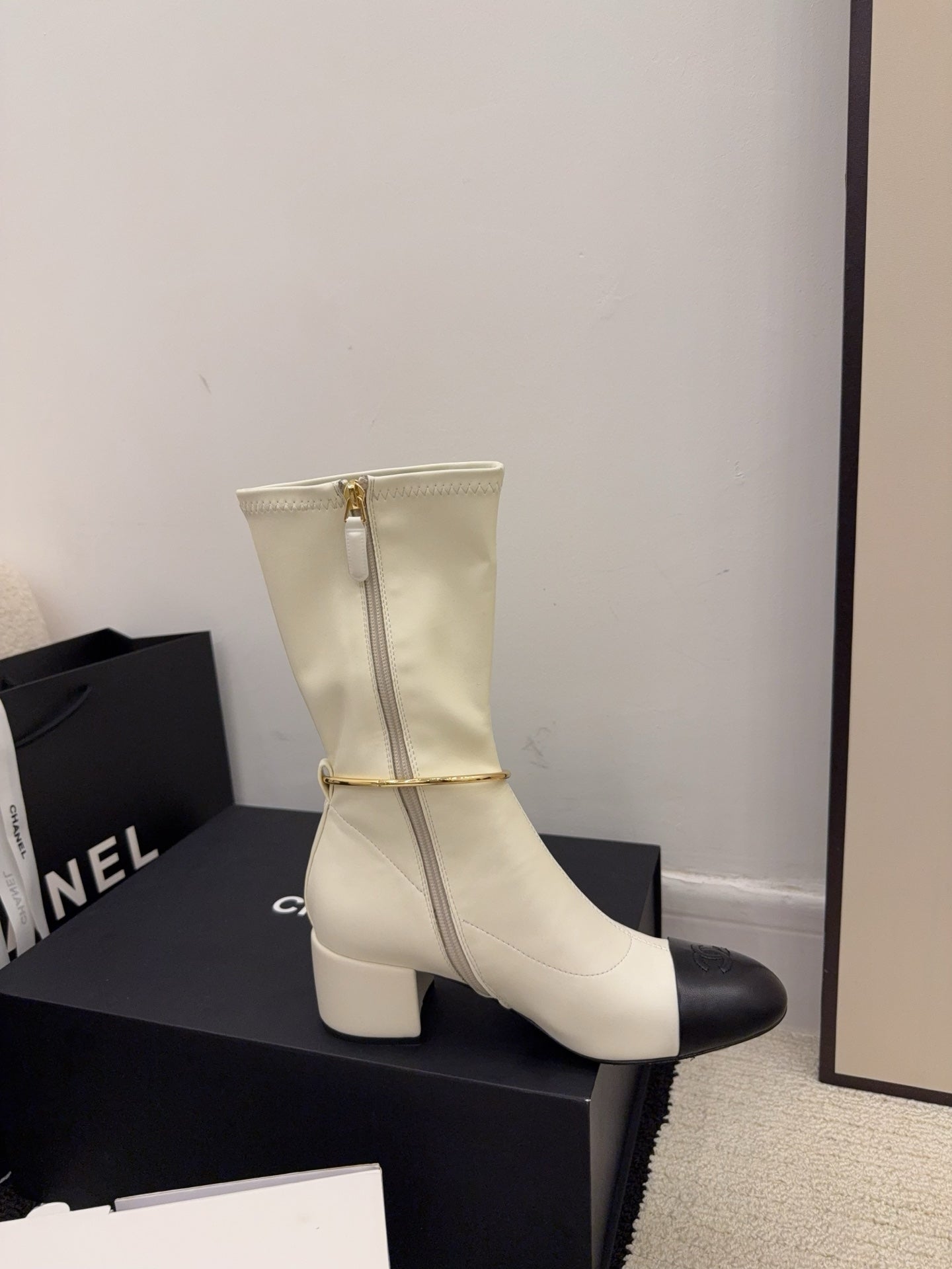 CC 26 Short Boot With Gold-tone Ankle Chain White Black Lambskin 588820