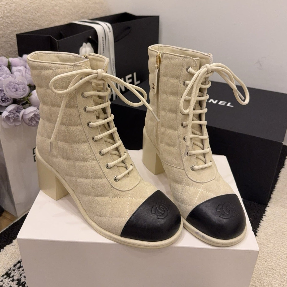 CC 26 Quilted Lace-up Boot Cream Black Suede Calfskin
