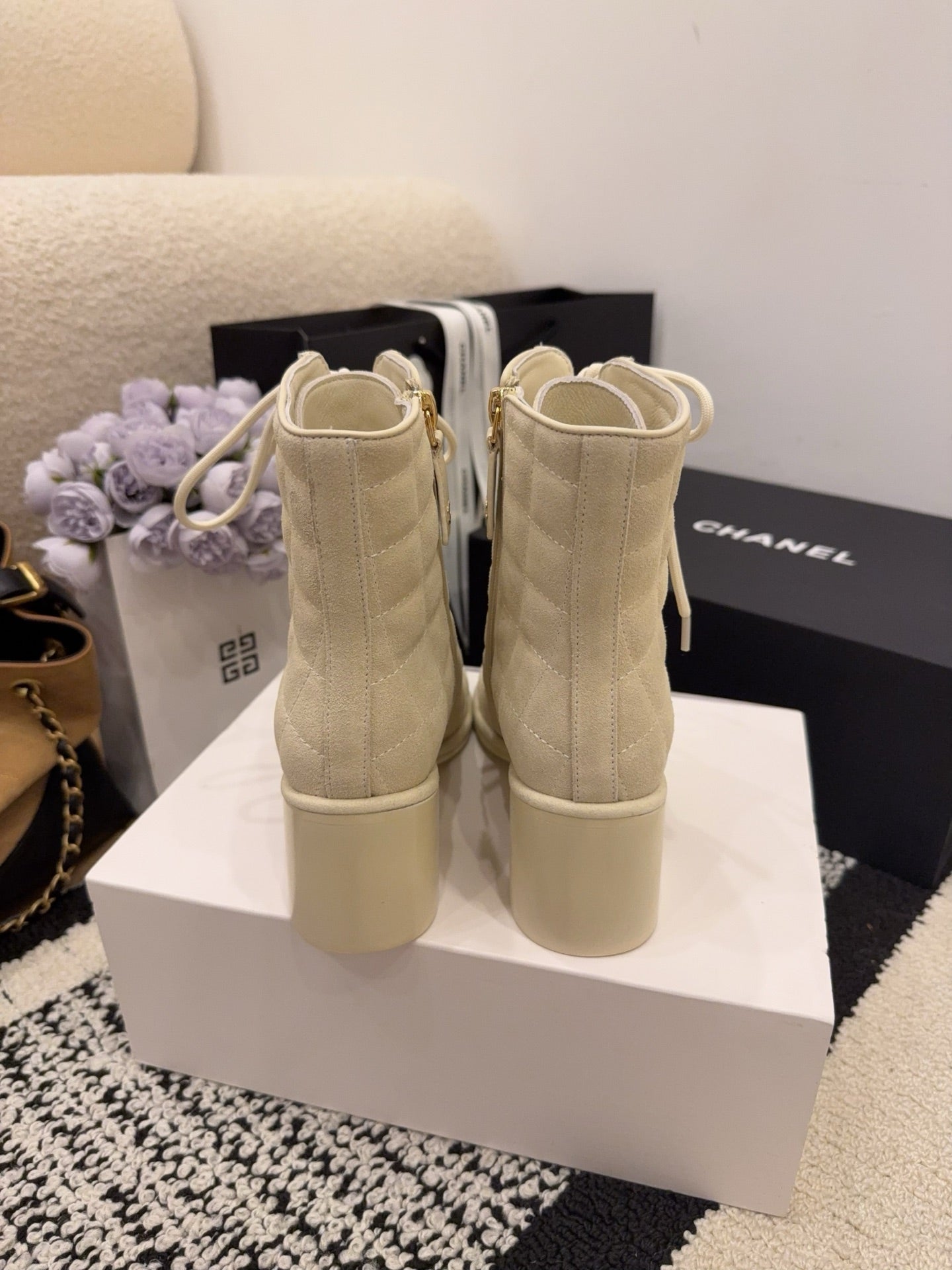 CC 26 Quilted Lace-up Boot Cream Black Suede Calfskin