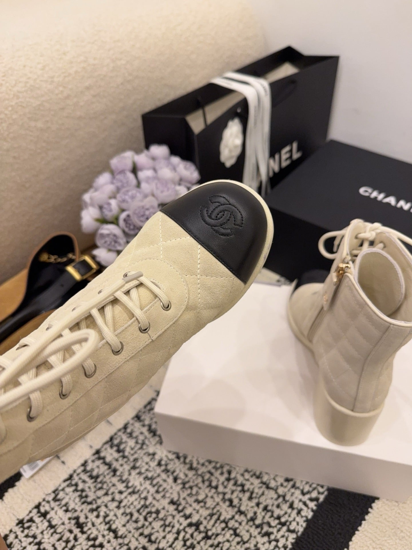 CC 26 Quilted Lace-up Boot Cream Black Suede Calfskin