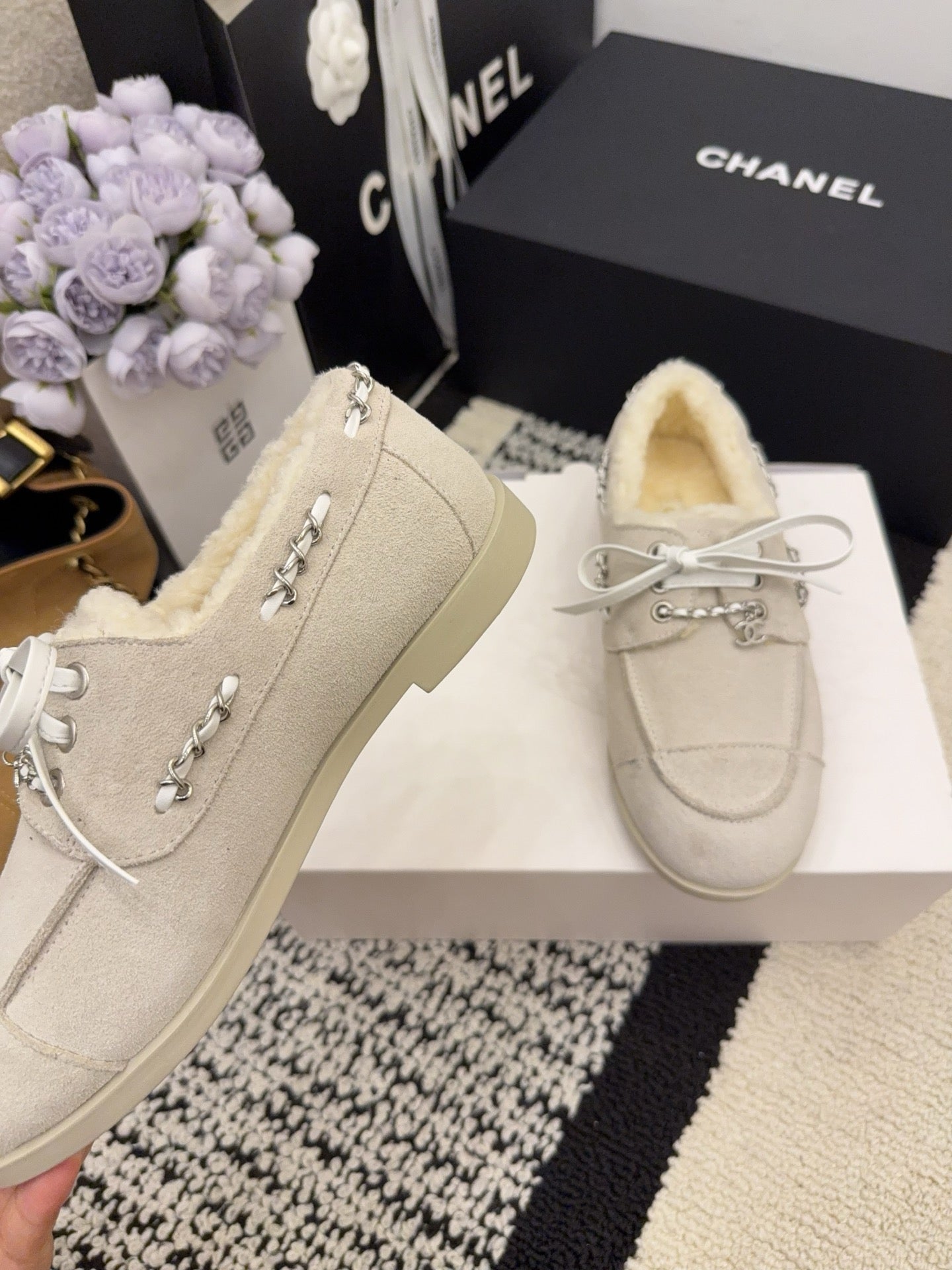 CC 26 Shearling Loafer Beige White Suede Wool 588710