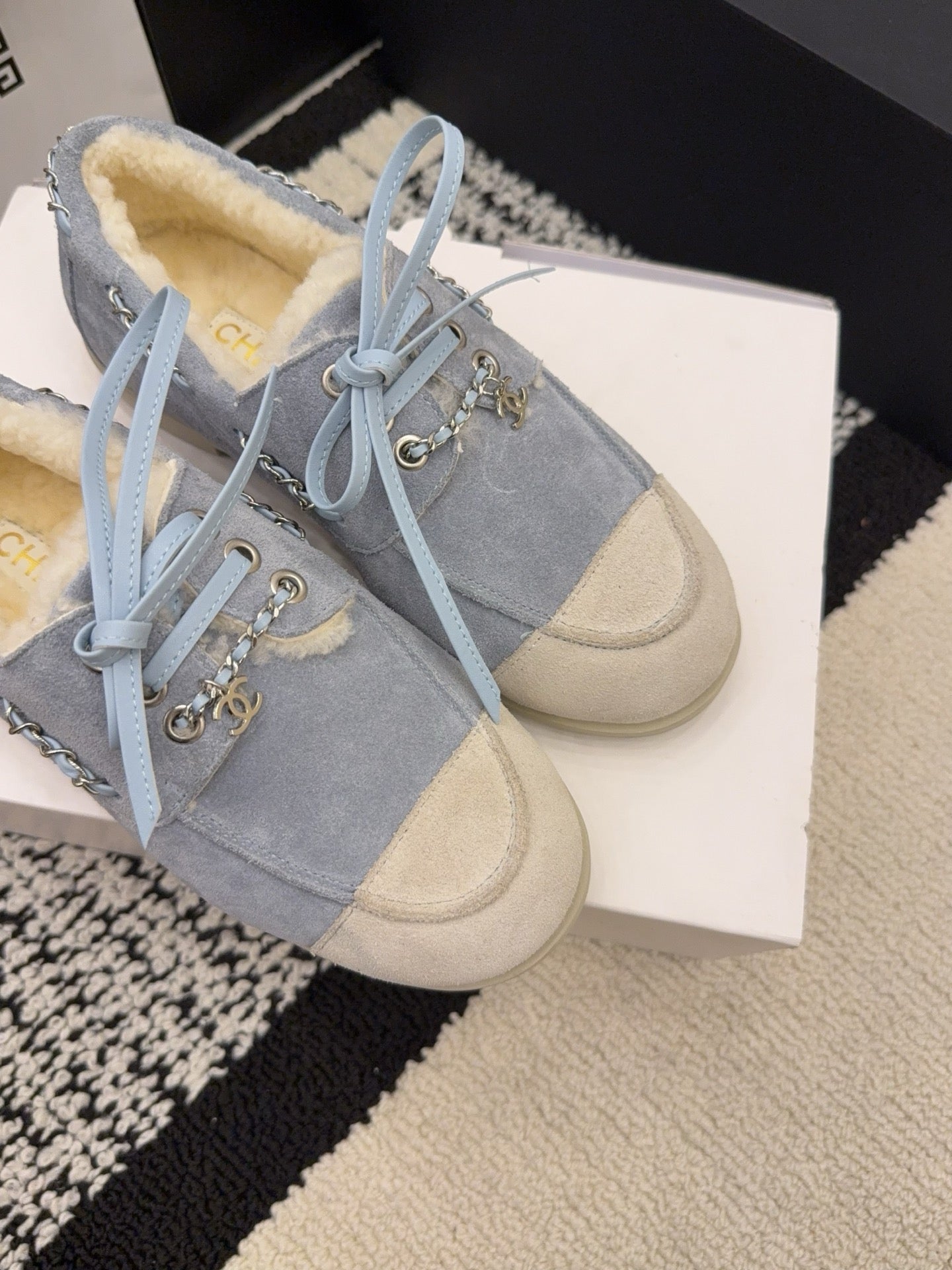 CC 26 Shearling Loafer Blue White Suede Wool 588711