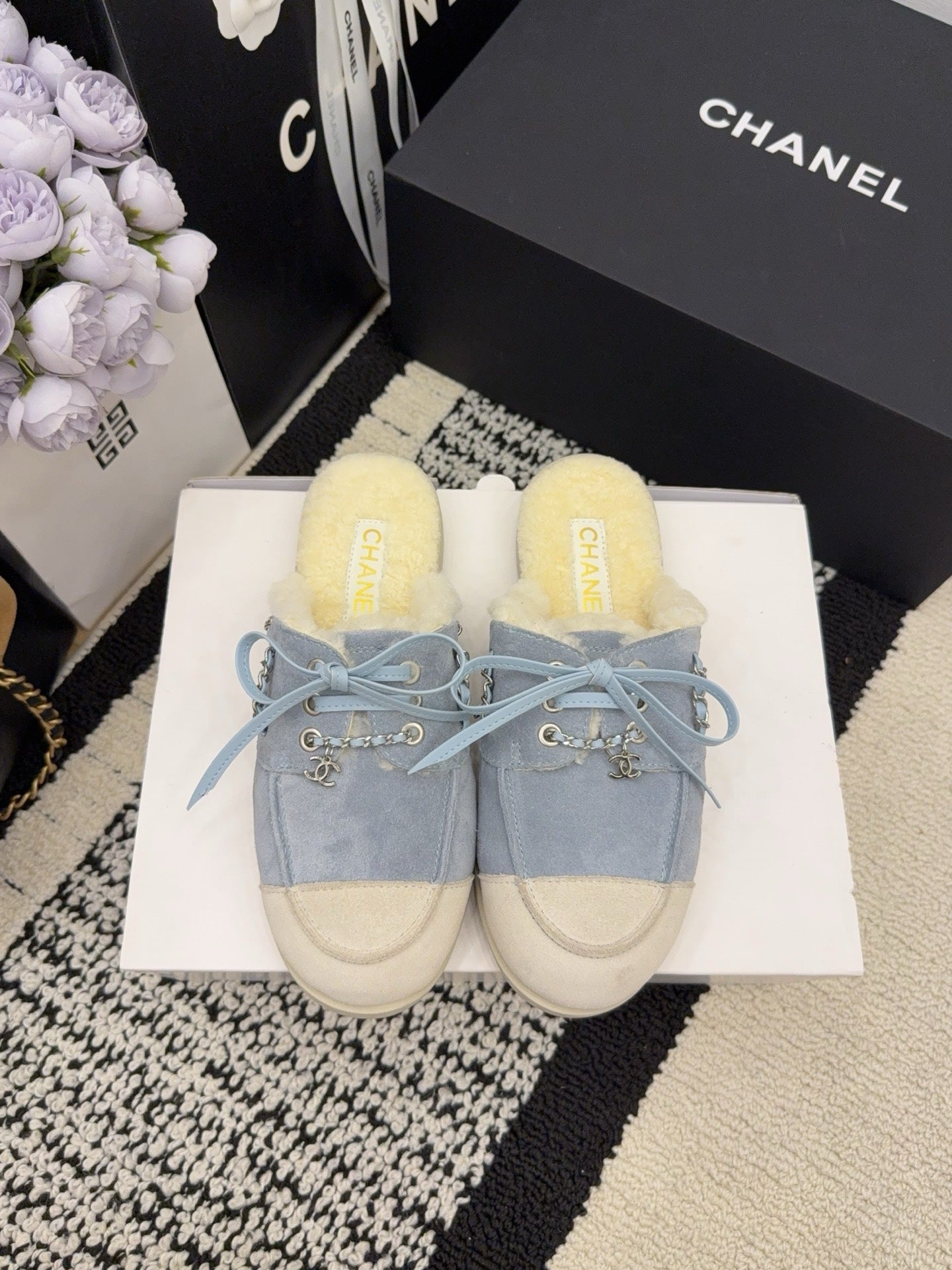 CC 26 Shearling Slip-on Loafer Blue White Suede Wool 588716