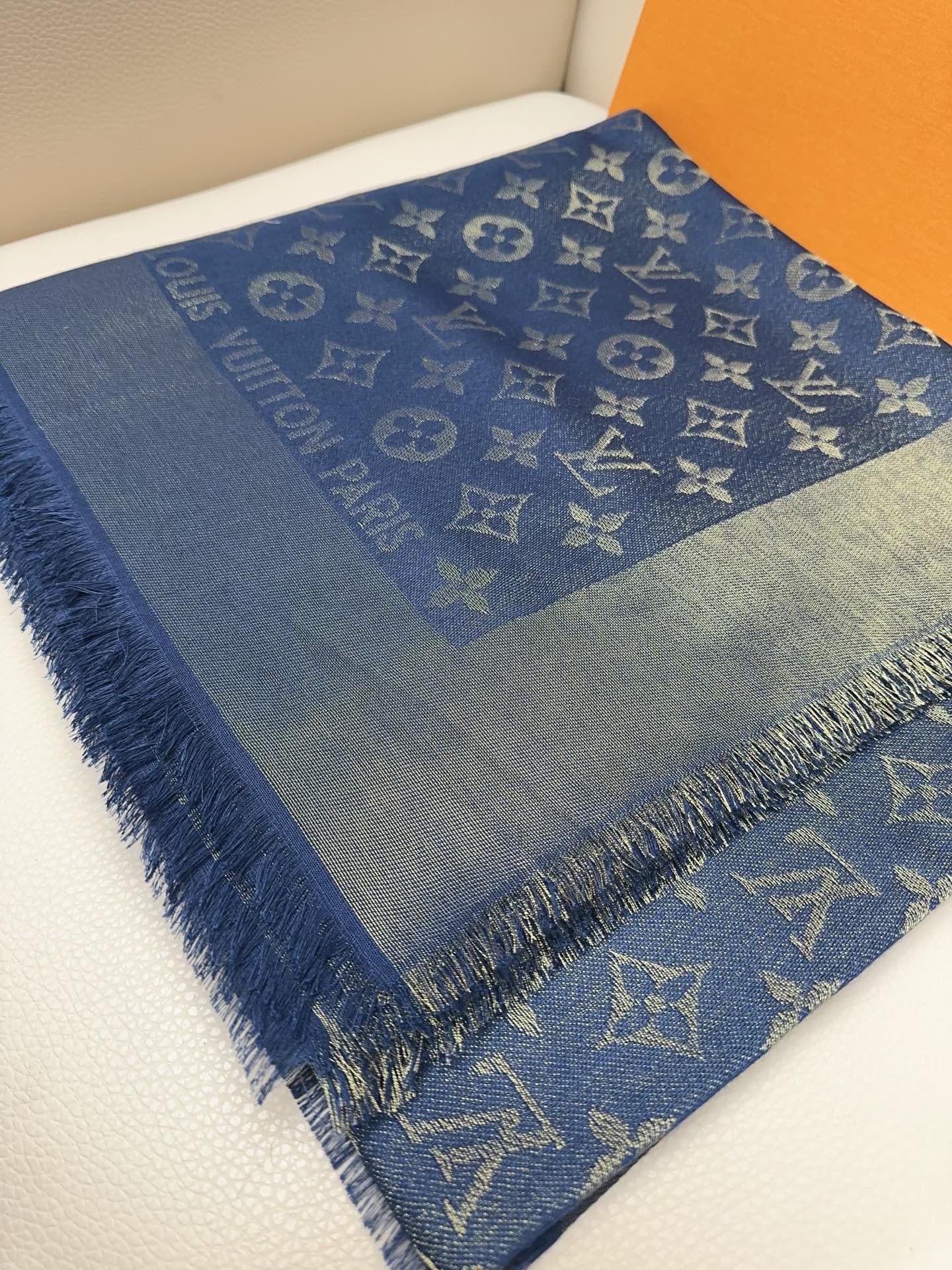 LV 25 Scarf 140CM Blue Silk 293289