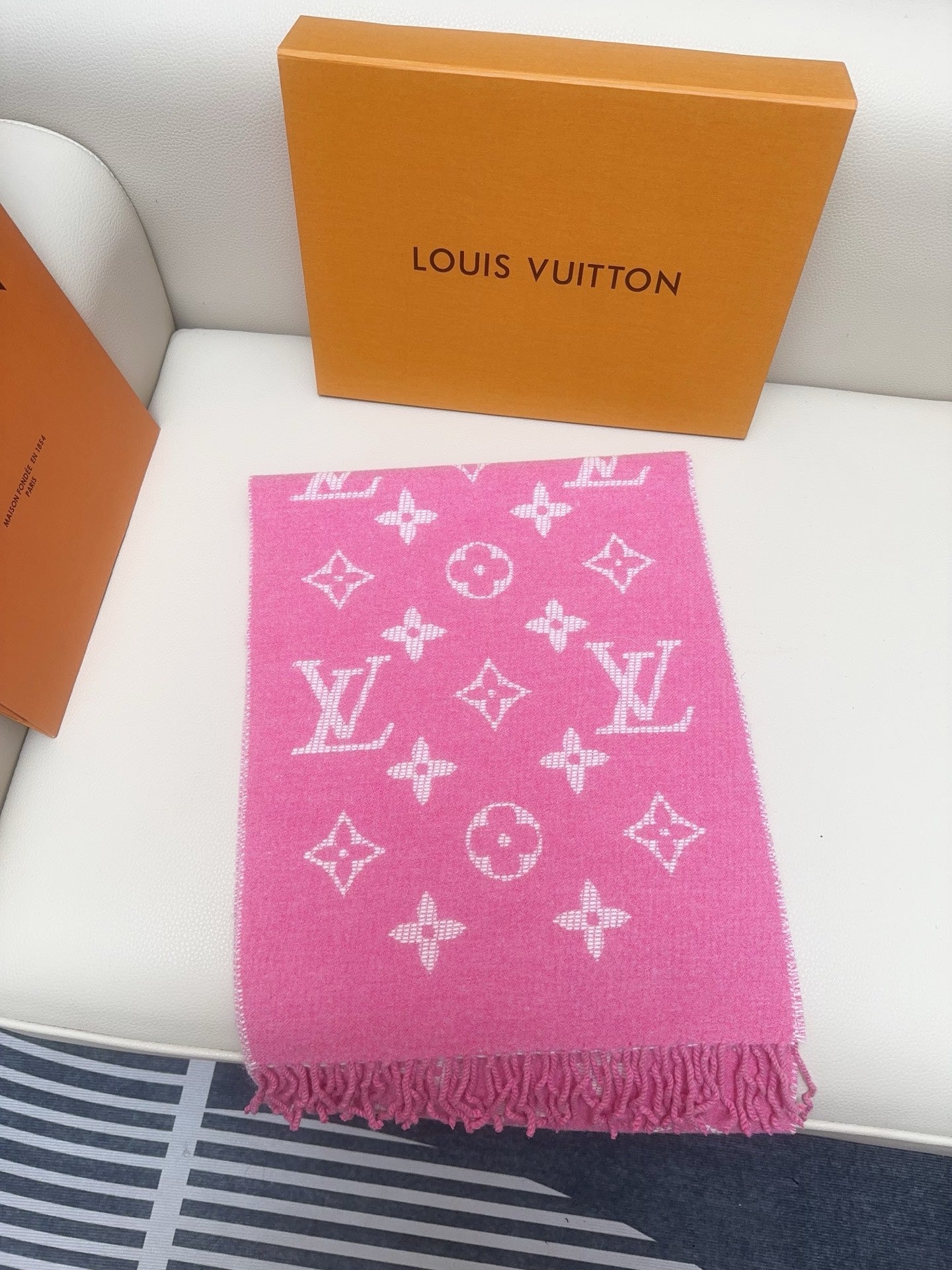 LV 25 Scarf 186CM Pink Wool 293311