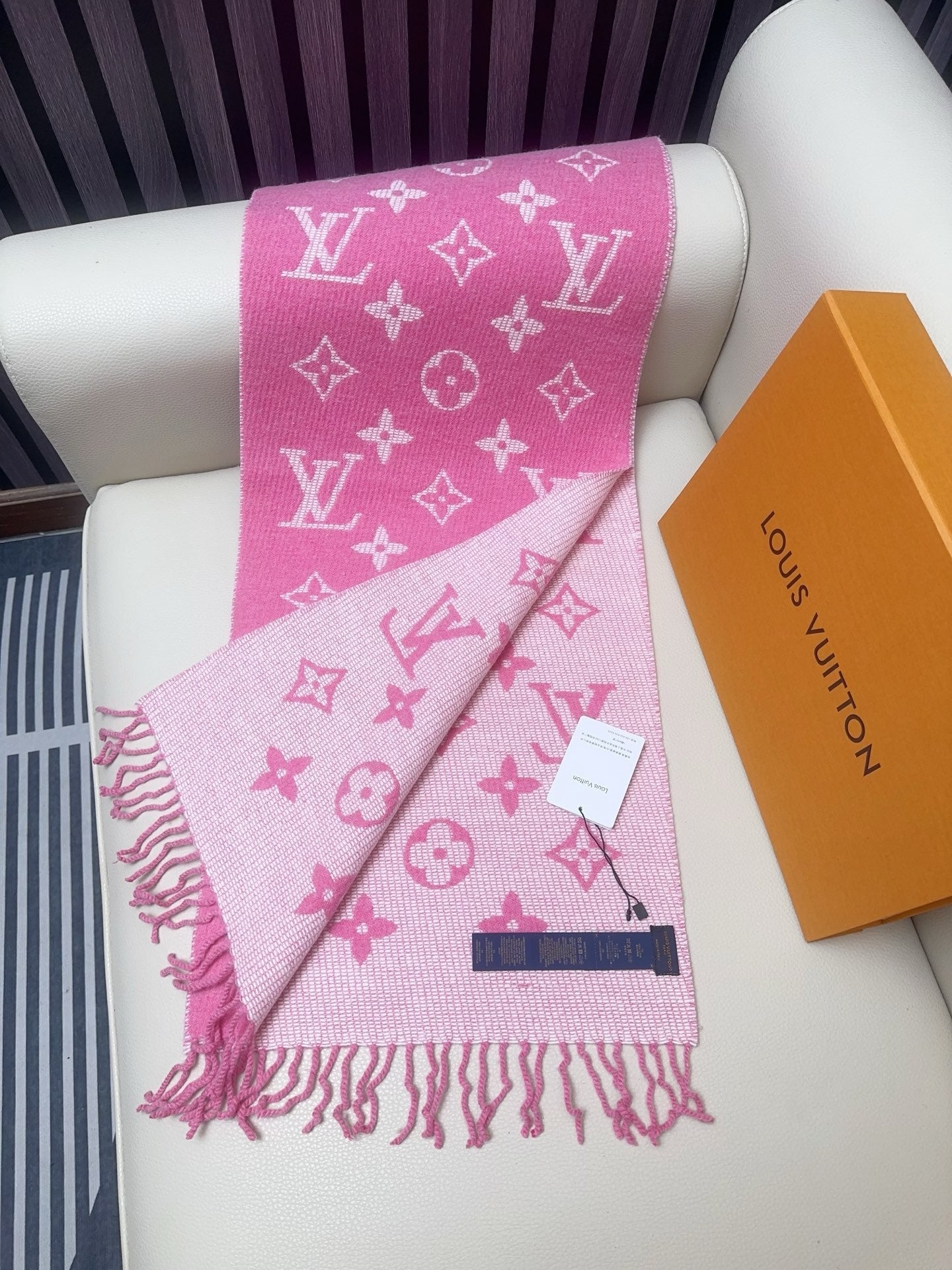 LV 25 Scarf 186CM Pink Wool 293311