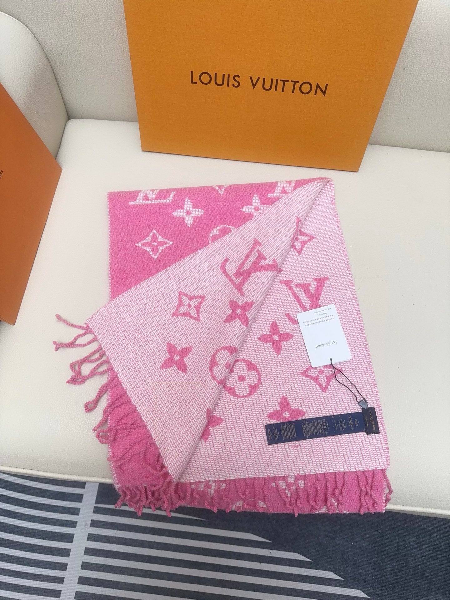 LV 25 Scarf 186CM Pink Wool 293311
