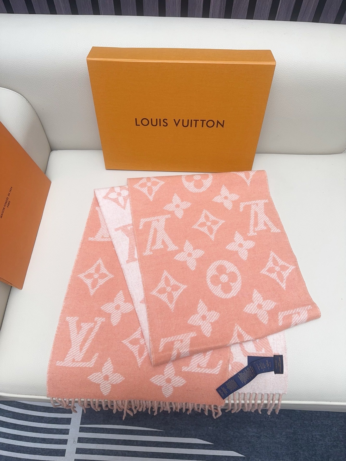 LV 25 Scarf 186CM Blush Pink Wool 293312