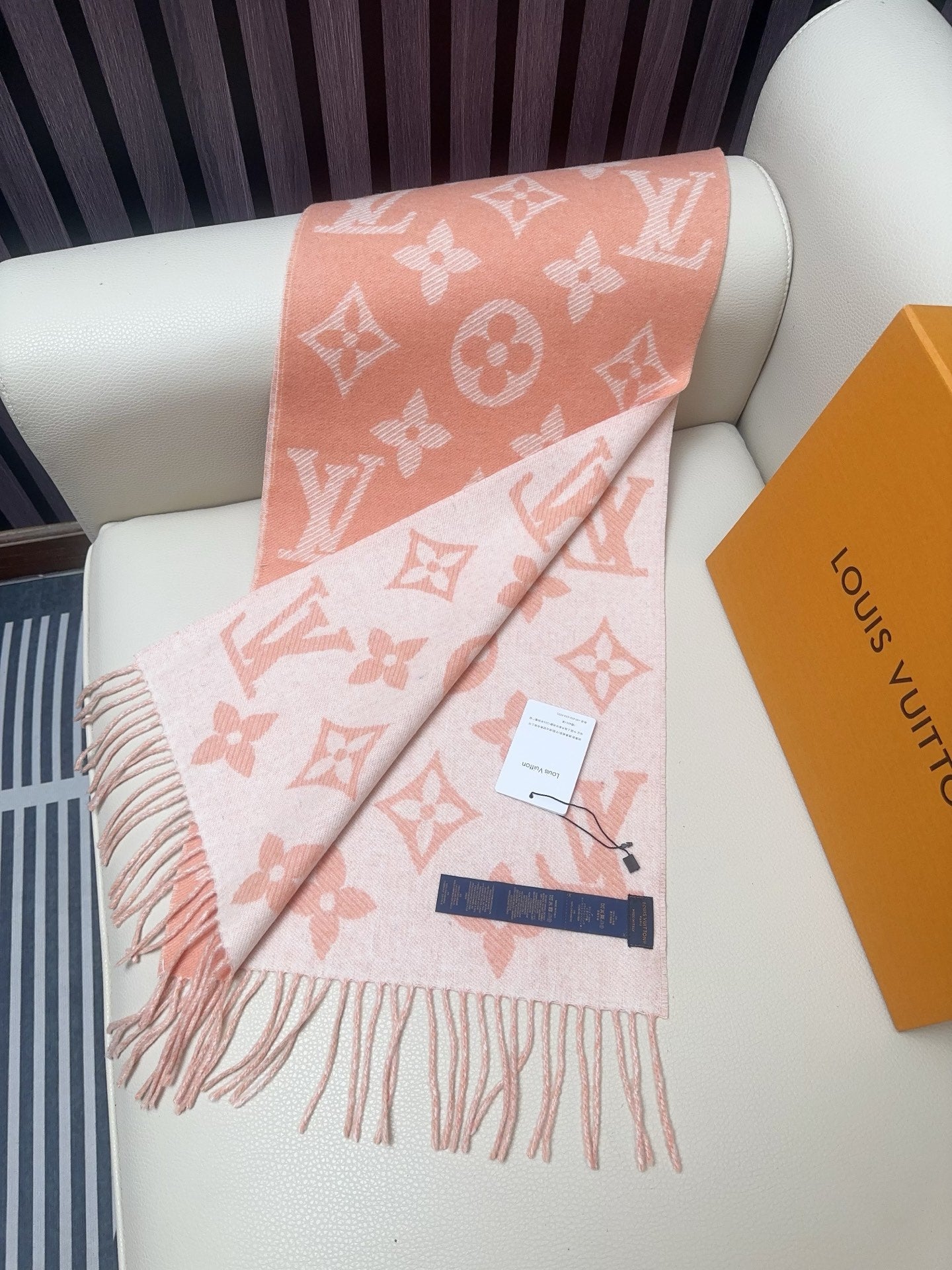 LV 25 Scarf 186CM Blush Pink Wool 293312