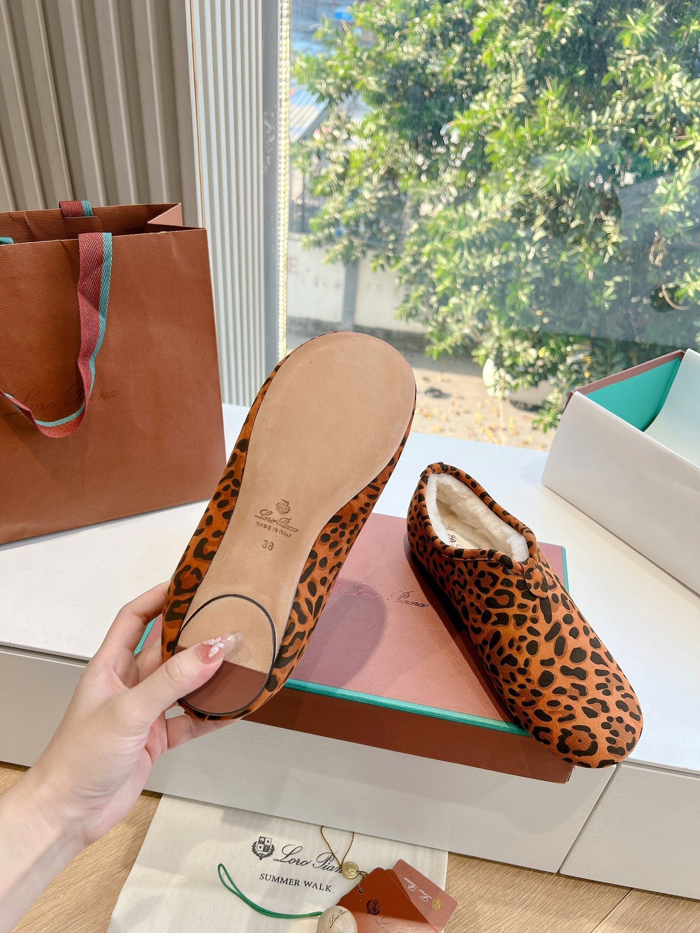 LP Cocooning Floaty Flat Orange Black Leopard Print Wool Fleece Lining And Suede 992982