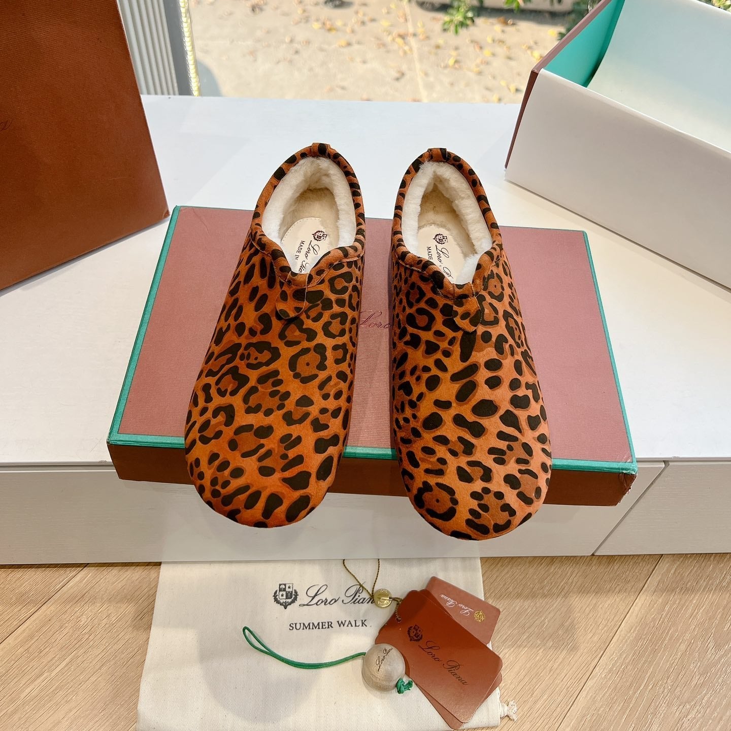 LP Cocooning Floaty Flat Orange Black Leopard Print Wool Fleece Lining And Suede 992982