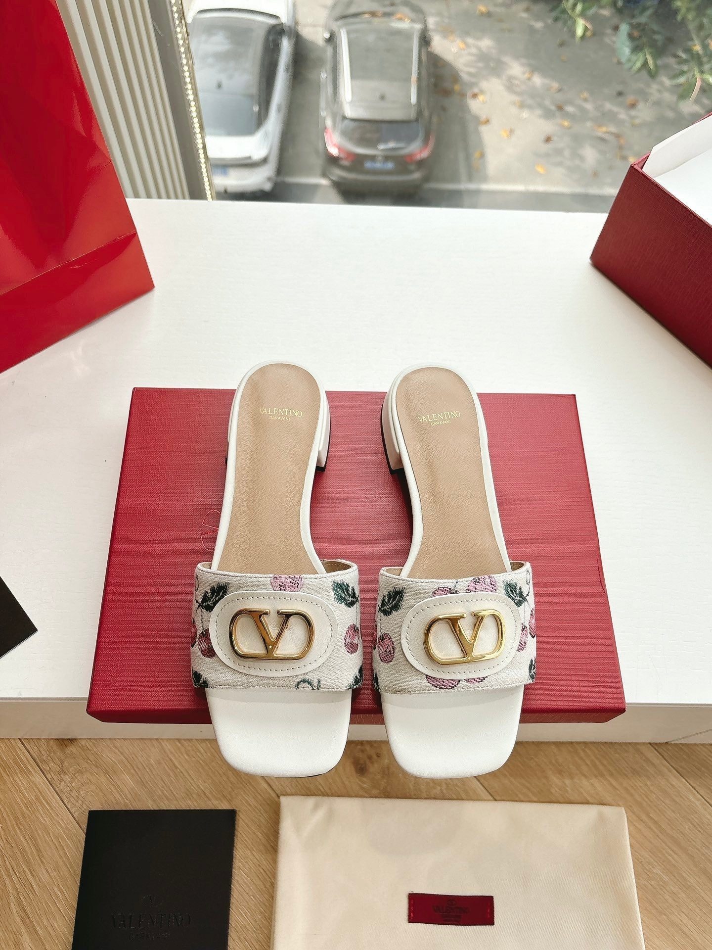 VT 2025 Cherryfic Leather Trimmed Slides White Sheepskin 286495