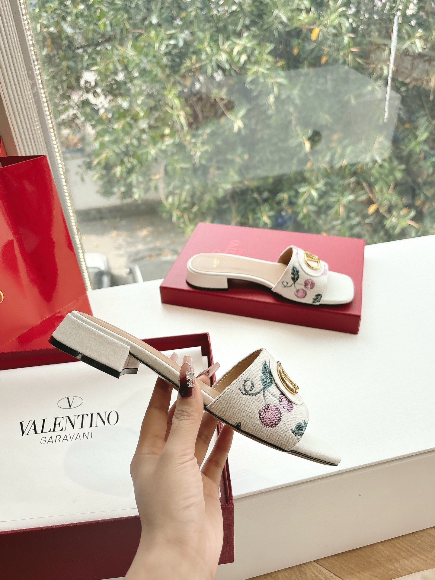 VT 2025 Cherryfic Leather Trimmed Slides White Sheepskin 286495