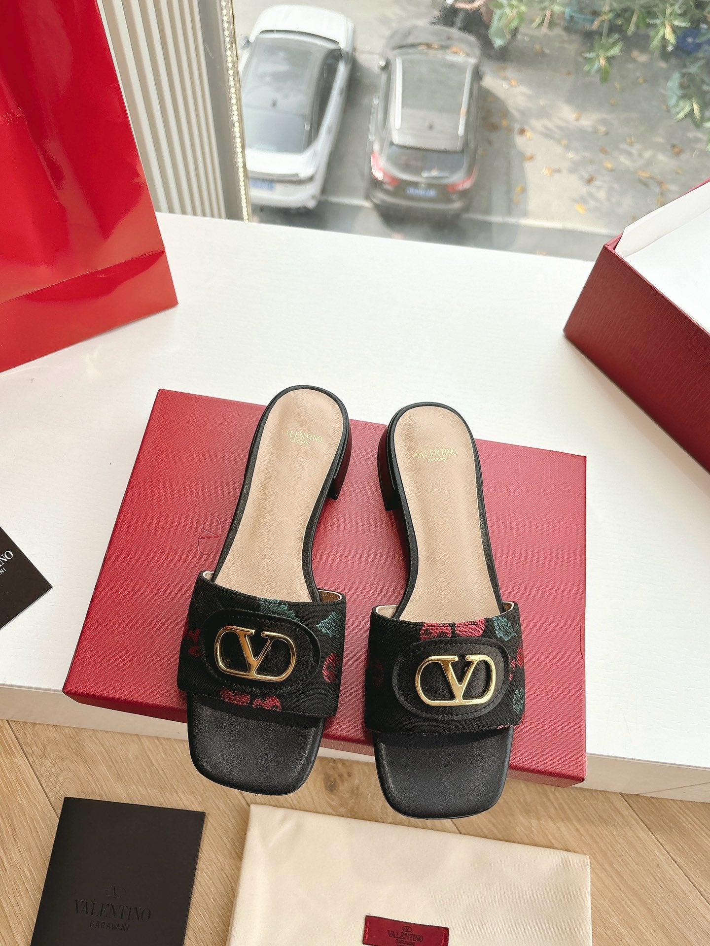 VT 25 Cherryfic Leather Trimmed Slides Black Sheepskin 286496