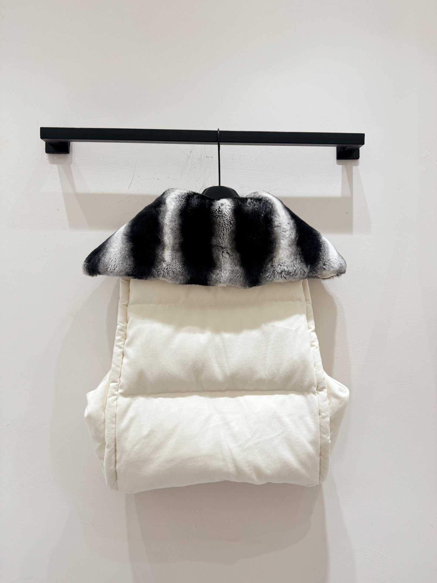 LP 25 Vest White Black  Fur Cashmere Wool 310254