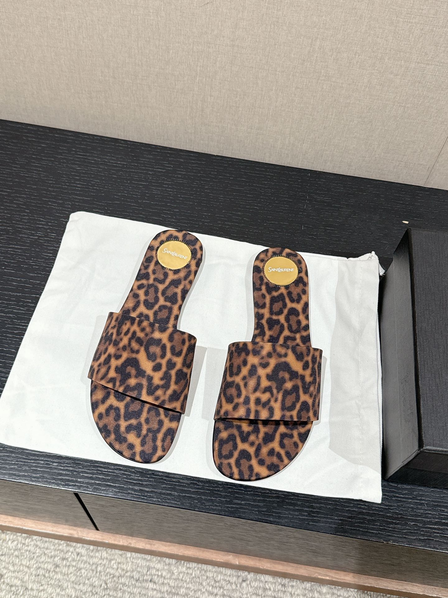 SL CARLYLE LEOPARD SLIPPERS AMBER CANVAS