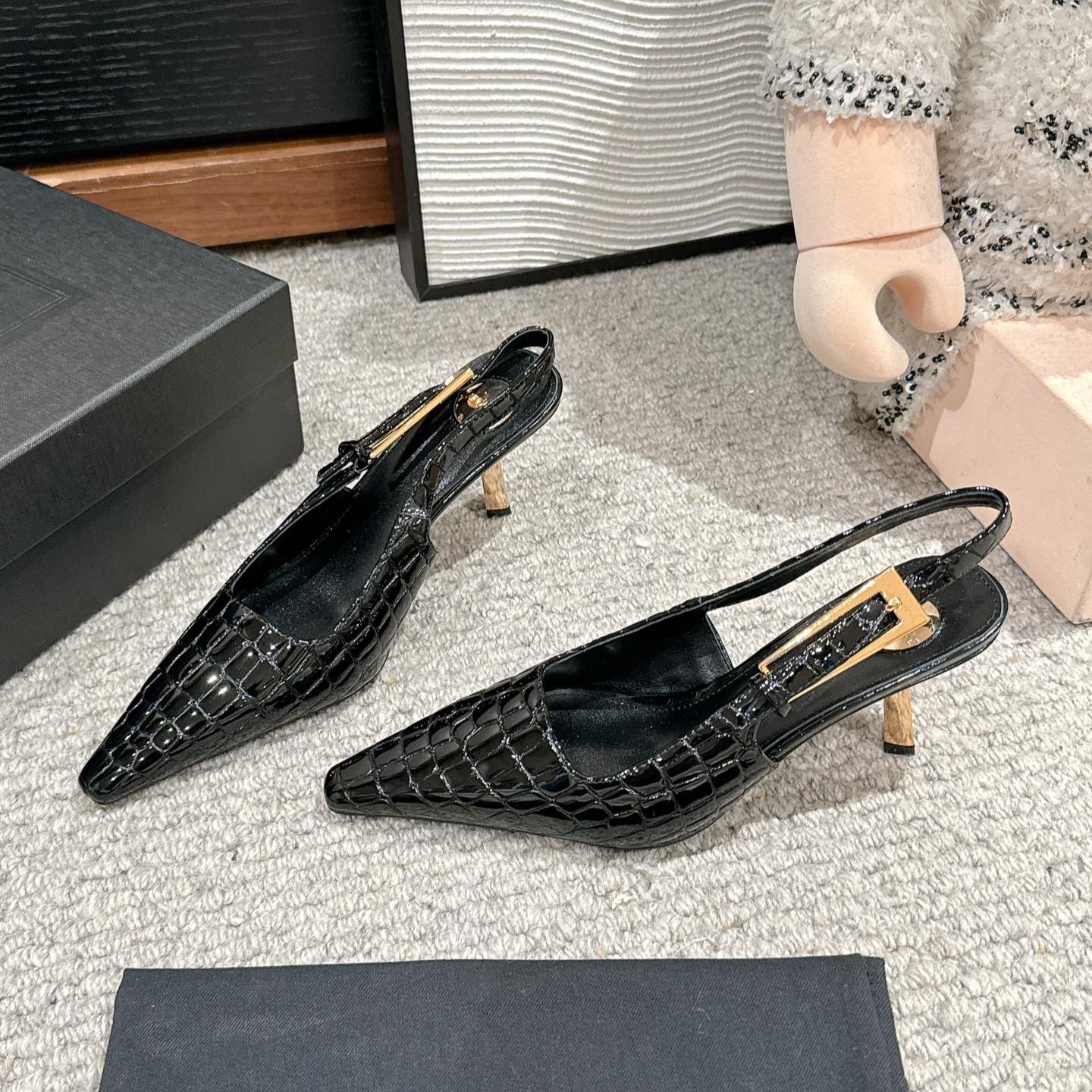 LEE SLINGBACK MID PUMPS IN BLACK CROCODILE SHINY CALFSKIN